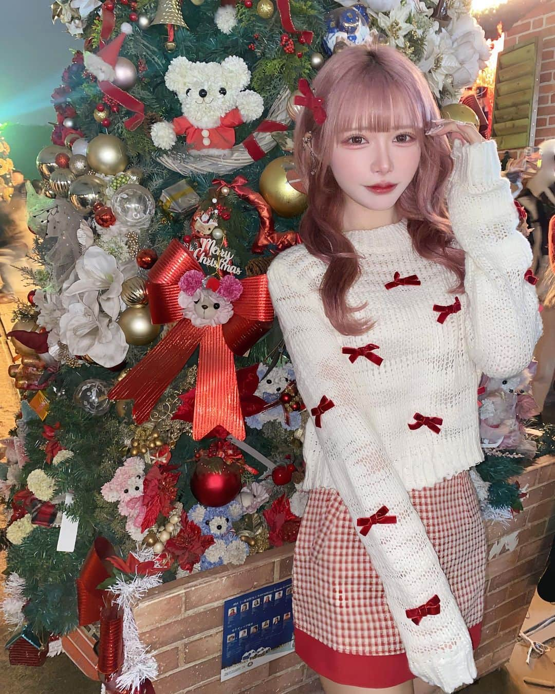 Yuupyonさんのインスタグラム写真 - (YuupyonInstagram)「❤️🎄🎅🎀 ⁡ ⁡ クリスマスマーケット行ってきた❤️ 毎年楽しみにしてるんだ〜꒰ᐡ´т ‧̫ т ̀ ᐡ꒱ チュロス食べました👍🏻 ⁡ この日に合わせて　@selectshop.ecrea  のセットアップ着たよぅ🎀 バレンタインに着ても絶対可愛い！ ⁡ ⁡ ⁡ #selectshop#christmas#xmas#xmasmarket#tokyo#ribbon#winter#winterfashion #クリスマス#クリスマスマーケット#セレクトショップ#リボン#東京クリスマスマーケット#冬服#クリスマスツリー#明治神宮外苑#クリスマスマーケット明治神宮外苑#クリスマスコーデ#リボンニット#セットアップ」12月17日 19時14分 - pyon_1211