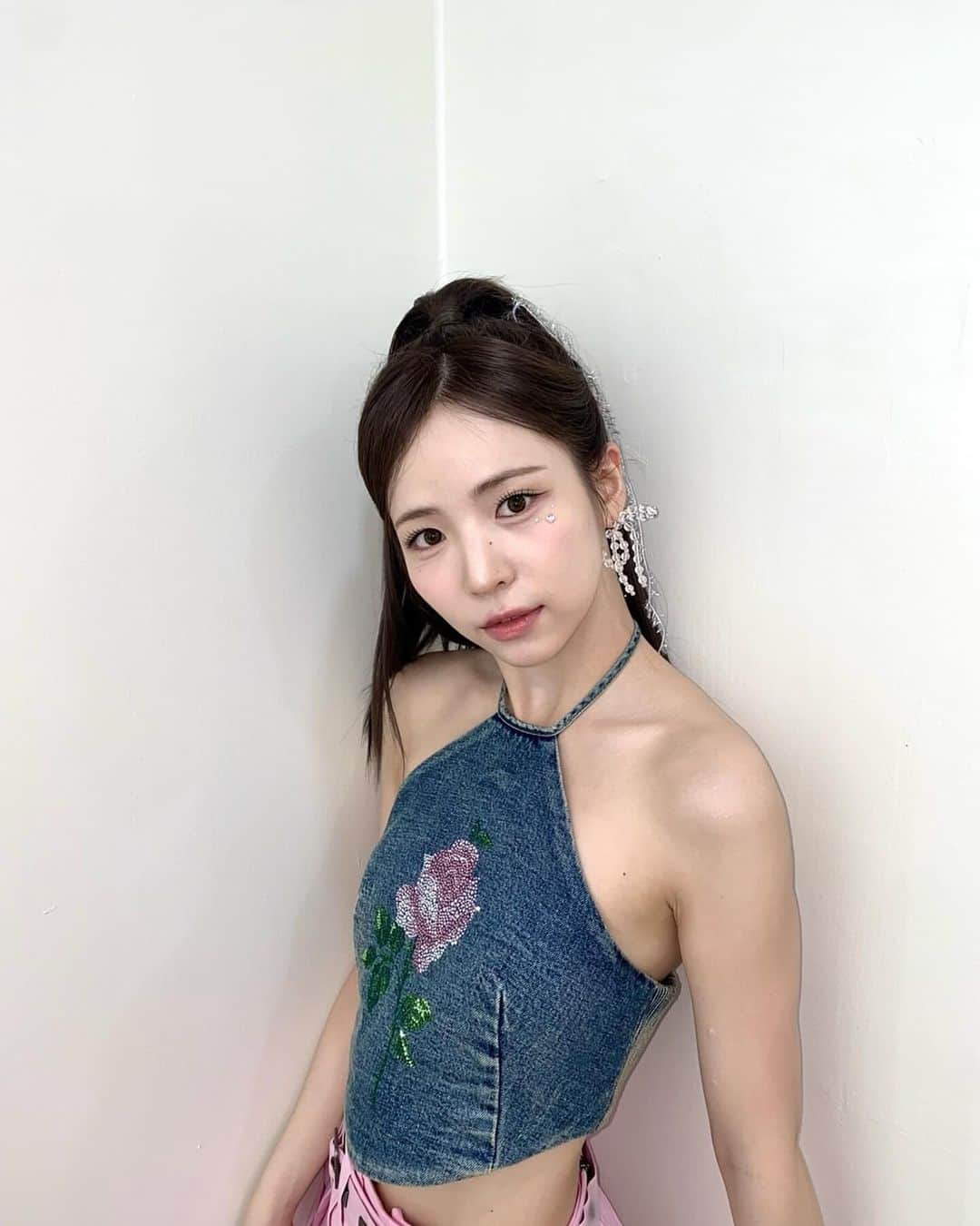 NiziUさんのインスタグラム写真 - (NiziUInstagram)「heartris🌈♡ . . . #niziu #maya」12月17日 19時15分 - niziu_artist_official