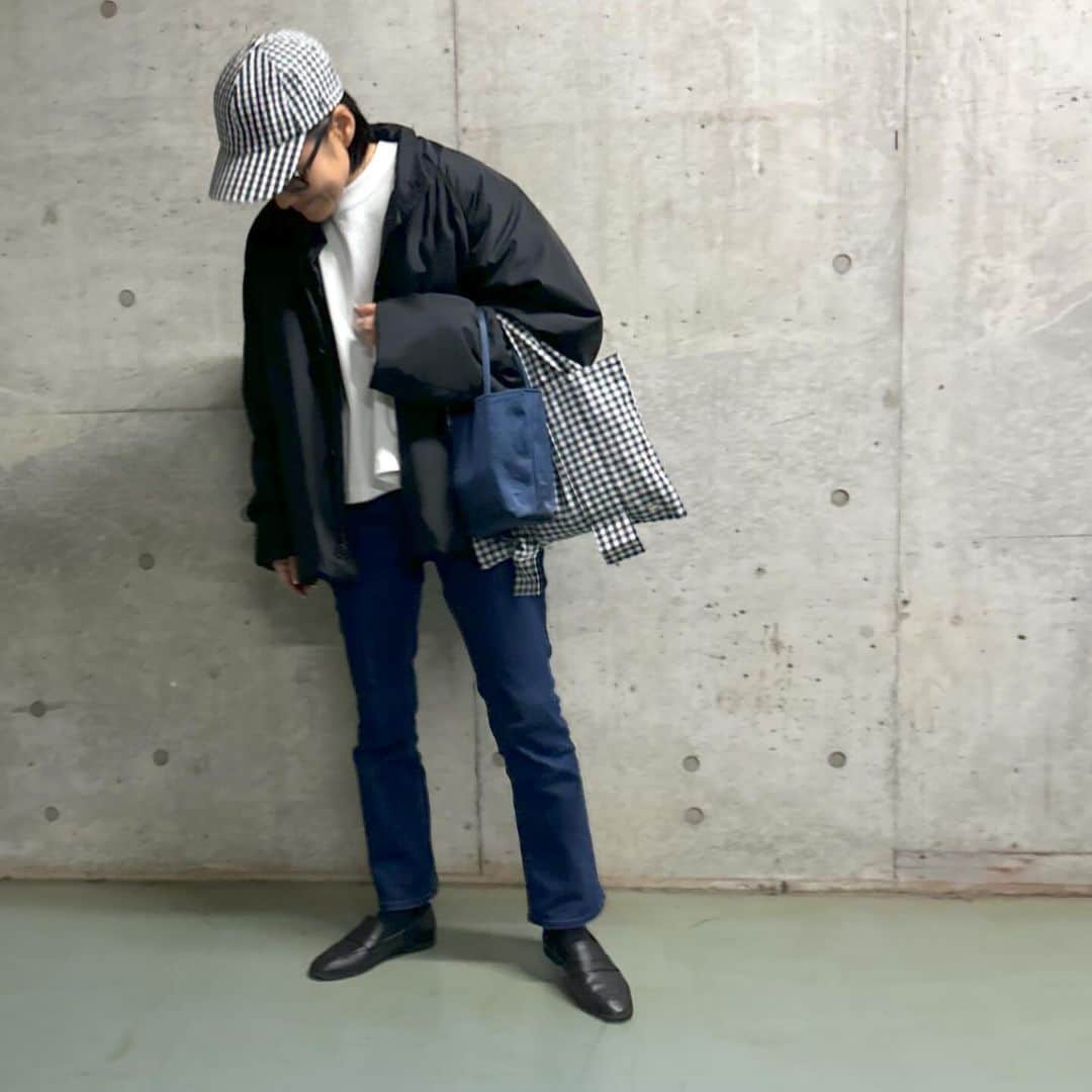 金子綾のインスタグラム：「today's... #ootd  #akcloset   昨日も今日も家にこもって引っ越し作業🙃」