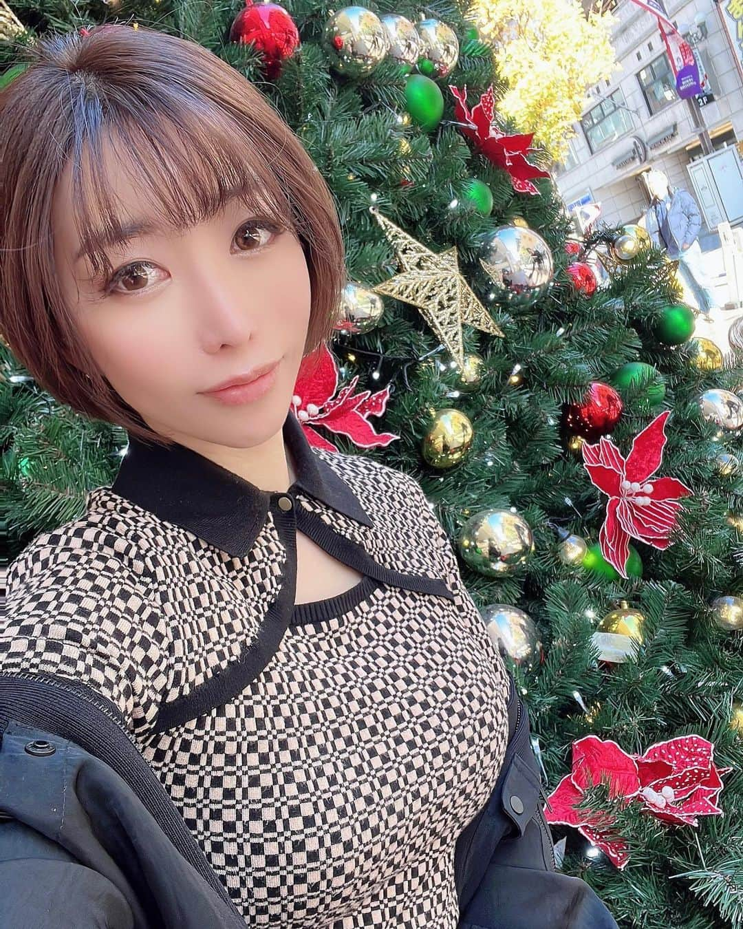 粕谷聡子のインスタグラム：「💚❤️💚 今日は浅草でお仕事だったので帰りにさらっと観光🏯 良い天気だったしHappy Sundayになりました💕✨  (リハ中の動画を撮ってもらったら、まさかのグラス越しになっててちょっとアートだったよ♬の動画もどうぞ👐笑) _____________________________________Satoko___★* #tokyo #japan #dancer #댄서 #気象予報士 #筋トレ女子 #weatherforecaster #nodancenolife #スポーツ女子 #workout #fitness #fitgirl #abs #japanese #selfie #셀카 #satokokasuya #粕谷聡子」