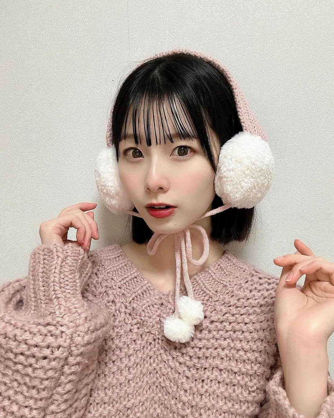 浅井七海さんのインスタグラム写真 - (浅井七海Instagram)「. 冬🐈🧶🩷 Winter🐈🧶🩷  #イヤーマフ #ピンク #ピンクコーデ #冬 #冬コーデ」12月17日 19時33分 - naamin48_