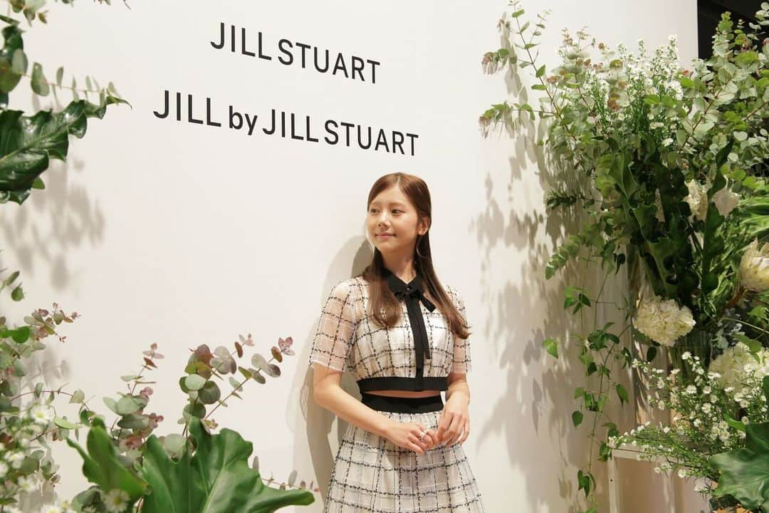 今井美桜のインスタグラム：「💐 JILL by JILL STUART Spring&Summer Collection♡  ワンピースにトップスどれも可愛くて悩んだ末 デニムのセットアップに！  今季も素敵なお洋服ばかりでした👀🌸  #JILL_24SS #JILLbyJILLSTUART #JILLby #pr #ジルバイ #WJ_withJILLSTUART #JILLbyBASIC」