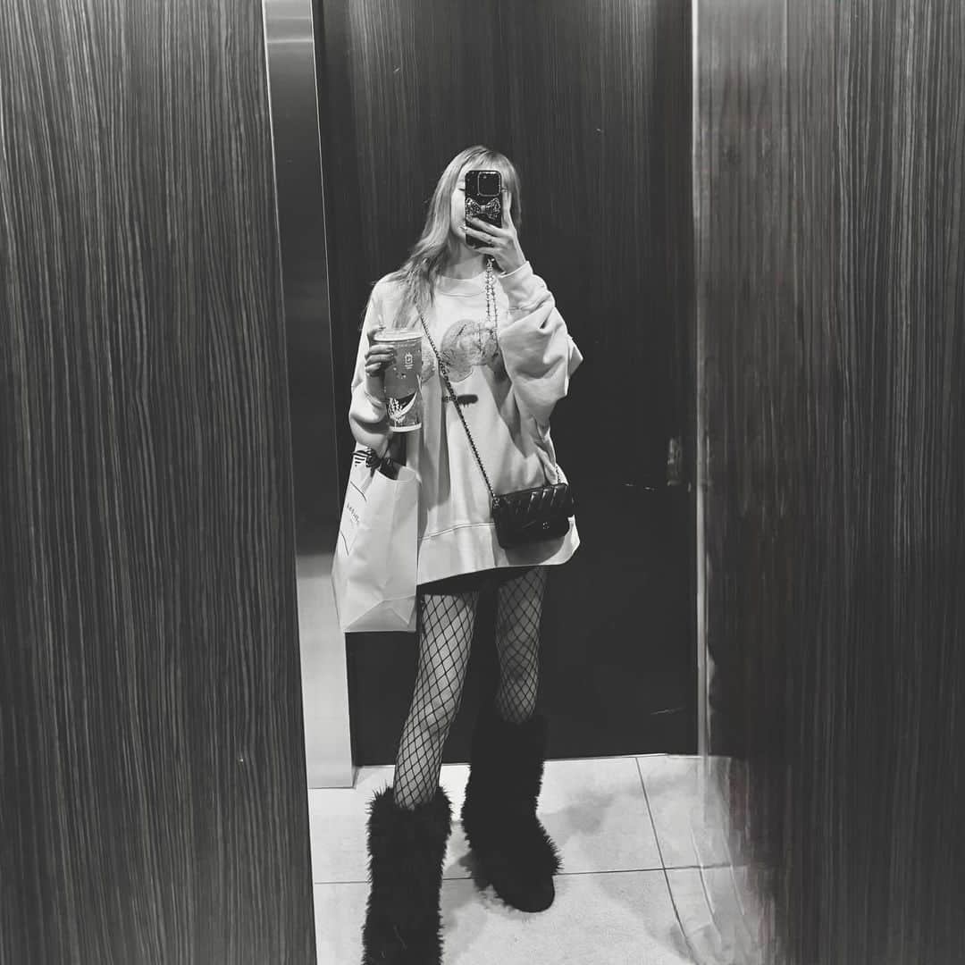 みうらうみのインスタグラム：「🖤🖤🖤」