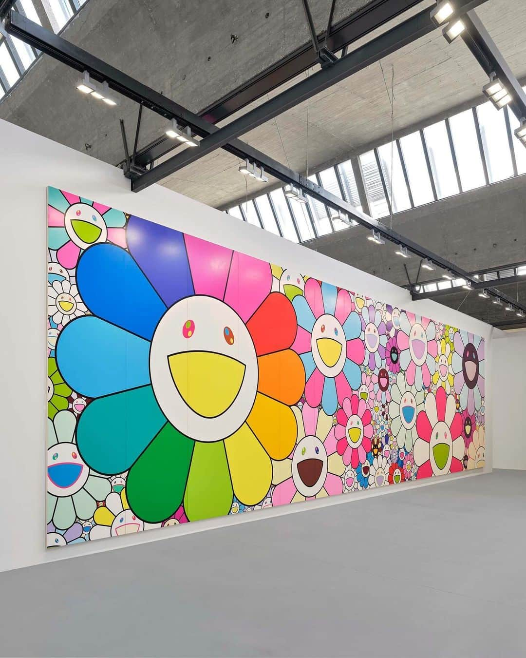 ガゴシアン・ギャラリーさんのインスタグラム写真 - (ガゴシアン・ギャラリーInstagram)「“Understanding the New Cognitive Domain,” an exhibition of work by Takashi Murakami (@takashipom) closes this Friday, December 22, at Gagosian, Le Bourget.   The exhibition focuses on Murakami’s monumental paintings, featuring five such works plus others in smaller formats and several sculptures. Also included are several “lucky cat” paintings that reference the artist’s recent NFT projects, and other works featuring Murakami’s iconic smiling flower motif—including a two-meter rainbow neon sign—in which the artist again employs a retro-digital variant on his influential Superflat aesthetic. Follow the link in our bio to learn more.  __________ #TakashiMurakami #Gagosian  (1) Takashi Murakami inside “Understanding the New Cognitive Domain” at Gagosiaan, Le Bourget. Photos: Saskia Lawaks (@saskialawaks); (2,3) Installation views, “Takashi Murakami: Understanding the New Cognitive Domain,” Gagosian, Le Bourget, June 10–December 22, 2023. Photos: Thomas Lannes (@lannes.thomas); Artwork ©︎ 2023 Takashi Murakami/Kaikai Kiki Co., Ltd. All rights reserved」12月17日 20時16分 - gagosian