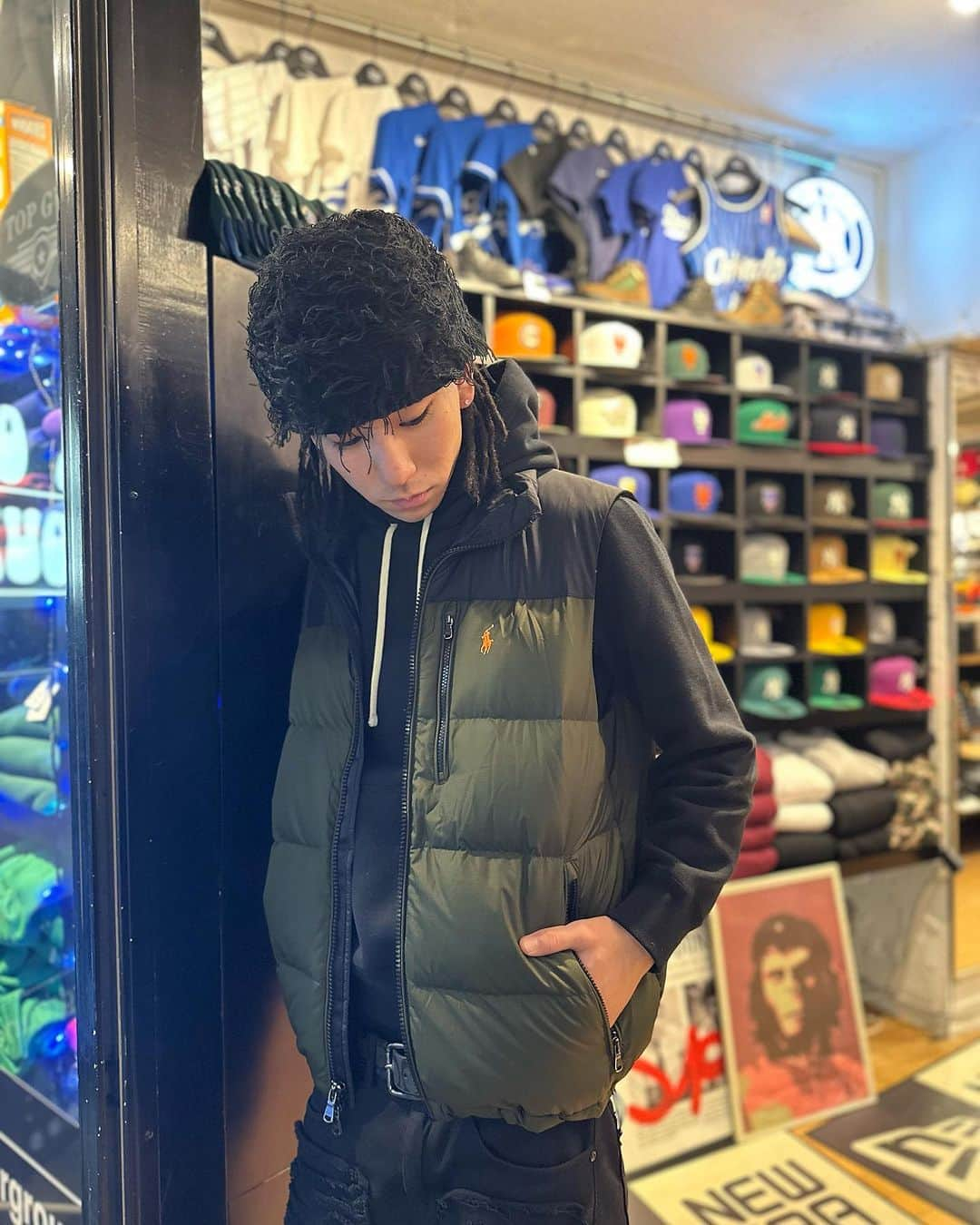 GROW AROUNDさんのインスタグラム写真 - (GROW AROUNDInstagram)「#growaroundnewarrivals  POLO RALPH LAUREN  WATER REPELLENT PATCHWORK DOWN JACKET   WORLD CUP RACING ALPINE DOWN JACKET  POLO RALPH LAUREN TWO TONE DOWN VEST  US買付からパッチワークのKNITモチーフのDOWN JACKETやALPINE WORLD CUPモチーフのDOWN JACKETこちらは内側にナンバリングが入っています。 OLIVEとBLACKの切り替えしになったDOWN VESTも入荷しました。 全てUSラインになります。 WEBUP完了しております!!」12月17日 20時14分 - growaround