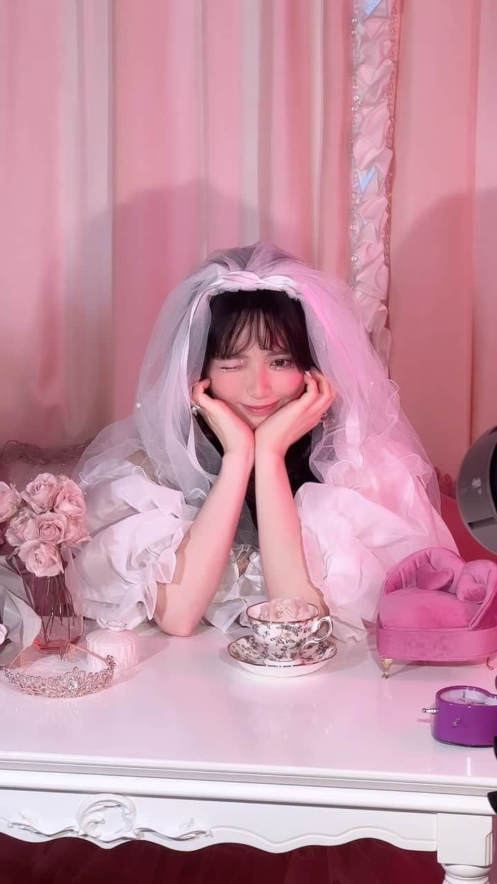 鎮西寿々歌のインスタグラム：「ピンクが好き👰🎀🎂」