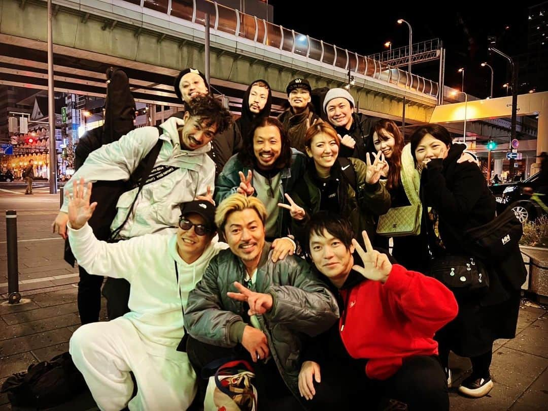 BUCCIのインスタグラム：「. OSAKA L.O.L💥  楽しかったなー🎉  そして、今週土曜日は、、、  🍺3rd PLACE🍺  クリスマスイブの前の日🎄 こりゃー来て楽しむしかないっしょー✌️  今回のOPEN MICは世史久！ @yoshihisa0711  バッチリ準備してくるって言ってた👊  待ってるよー👍  2023.12.23（sat） 18:00 open 1st 18:30 2nd 20:00 📍南森町 GareGe  #bucci #3rdplace #世史久 #クリスマス #イブ #xmas #xmaseveeve」