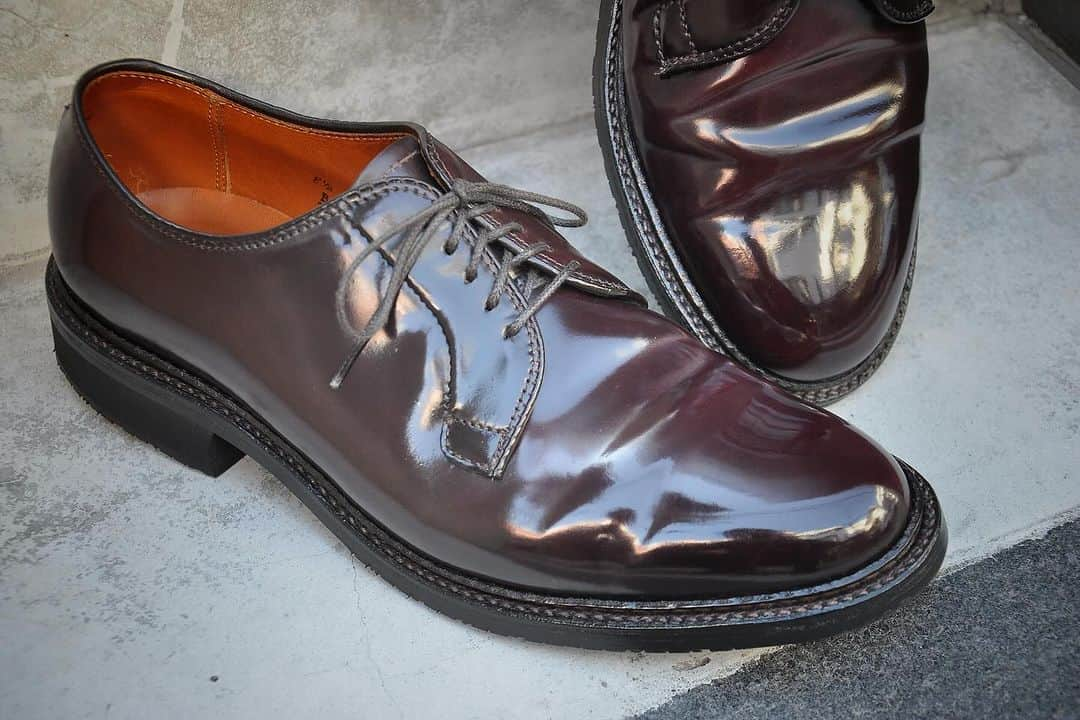 ラコタハウスさんのインスタグラム写真 - (ラコタハウスInstagram)「Alden  Model: 990 Style: Clipper Ox. Material: Cordovan Color: Burgundy  各種お問い合わせは、プロフィール欄記載リンクのLINEをご利用ください。  #alden #aldenshoes #thelakotahouse #cordovan #オールデン #ラコタハウス #コードバン #革靴」12月17日 11時41分 - thelakotahouse