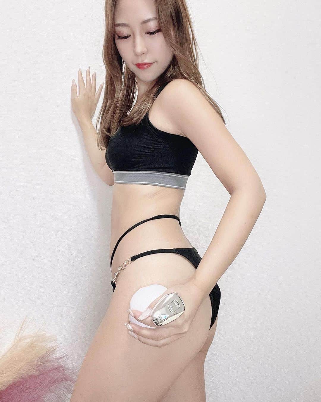 福井柑奈さんのインスタグラム写真 - (福井柑奈Instagram)「下は水着なのでご安心ください🙏😏  お尻キャビテーションしてます🤤🙌 ANLANさんの商品大好きでいろいろ持ってるんだけど今回は、、、 【ANLAN IPX6防水 家庭用キャビテーション】   集中全身ボディケア🧘🏻‍♀️ 1台7役、5種類の機能「超音波 × 振動 × RF × EMS微電流 × 光エステで、身体を引き締めてもらってるよ🫶 たった1日10分のケアで 綺麗になれるのうれしーーーっ💕 お腹、バスト 、二の腕、背中、太もも、ヒップなど、気になる部位をケア✨  ラジオ波で身体の底まであたためて、(特におしりとお腹が冷たい🥺) EMSで筋肉運動をサポート！  手のひらサイズで軽くて 持ちやすいんだよん✌️  🉐お得情報🉐 Qoo10内、 BIGSALE情報👏 年末BIGSALEｘクリスマス期間「12月5日-12月17日」でANLAN 家庭用キャビテーションが30％OFF以上でゲット。全店舗の割引が25％OFF以上！！お得に購入できる機会をお見逃しなく🥰  #PR @anlan_official_japan #Qoo10  #クリスマス  #クリスマスプレゼント #ANLAN #アンラン  #ANLANキャビテーション #ANLAN家庭用キャビテーション  #キャビテーション #家庭用キャビテーション #ボディ美容器  #ボディケア #EMS #RF #超音波 #全身美容器 #おうちエステ」12月17日 11時43分 - kanna_fukui