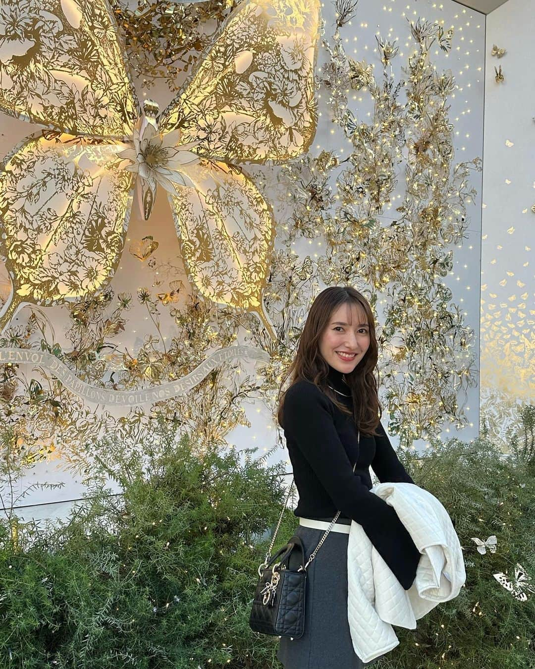 松本リコさんのインスタグラム写真 - (松本リコInstagram)「・ ・ ・ ・ dior...♡ ・ ・ ・ #表参道 #diorbag #dior #ディオール #omotesando  #フォトスポット #photosport ##japanesegirl #japangirl #ハーフ顔 #fashion #ファッション」12月17日 11時53分 - rico.matsumoto