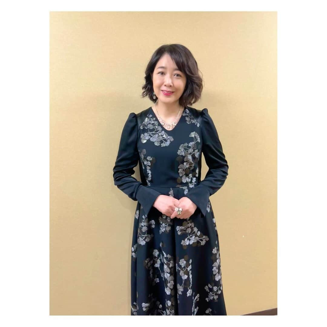 菊池桃子さんのインスタグラム写真 - (菊池桃子Instagram)「*  　📺　テレビ東京「第56回 年忘れにっぽんの歌」 　　2023年12月31日(日)16:00〜22:00  　　ぜひご覧ください🎤  　　 #テレビ東京 #年忘れにっぽんの歌 #衣装 #setaiciro #ABISTE #菊池桃子 #momokokikuchi #staff」12月17日 12時01分 - momoko_kikuchi_official