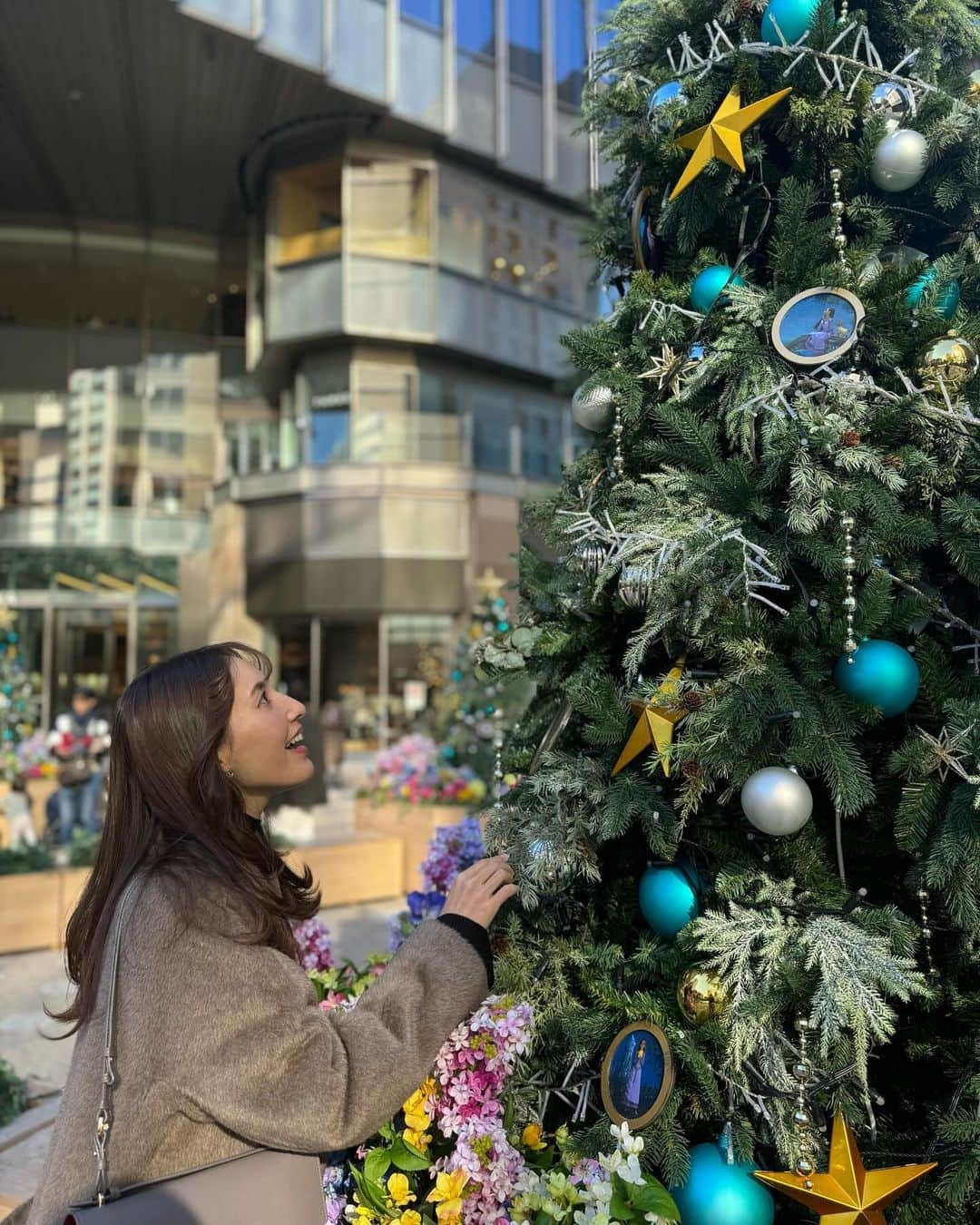 松本リコのインスタグラム：「・ ・ ・ ・ 日比谷...🎄.* ・ ・ ・ #japanesegirl #japangirl  #ハーフ顔 #fashion #ファッション #🎄 #クリスマスツリー #christmastree  #ウィッシュ #wish #ディズニー #disney  #日比谷ミッドタウン #デート #date  #日比谷ミッドタウンイルミネーション」