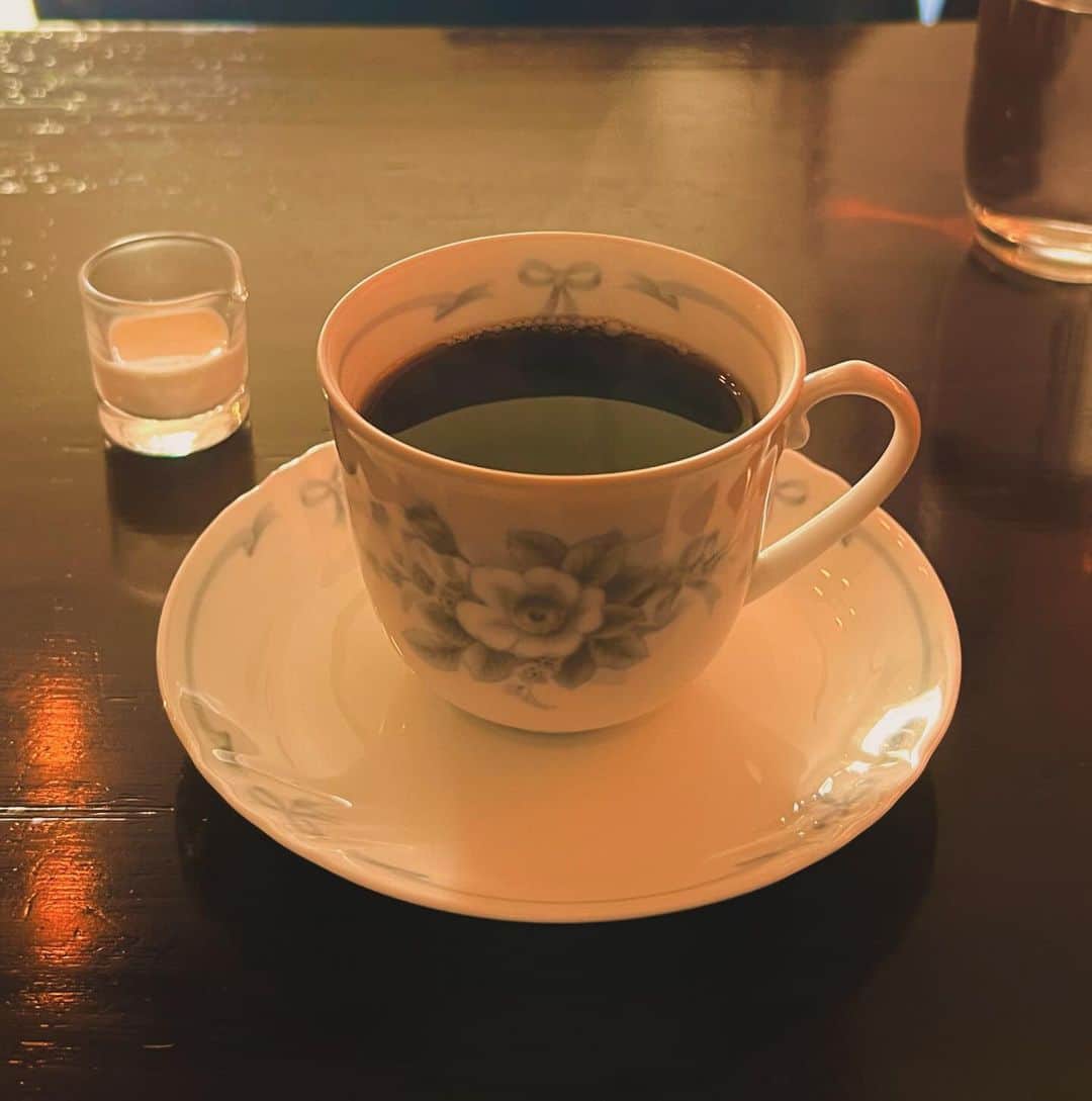 松尾貴史のインスタグラム：「下北沢「般°若（#パンニャ）」で雑務をした後、「𠮷野家」で朝牛セット並み盛りお新香〜茶沢通りの「#おーるど」で深煎りのコーヒーを2杯。  午後から「#斑鳩の王子」の稽古へ。」