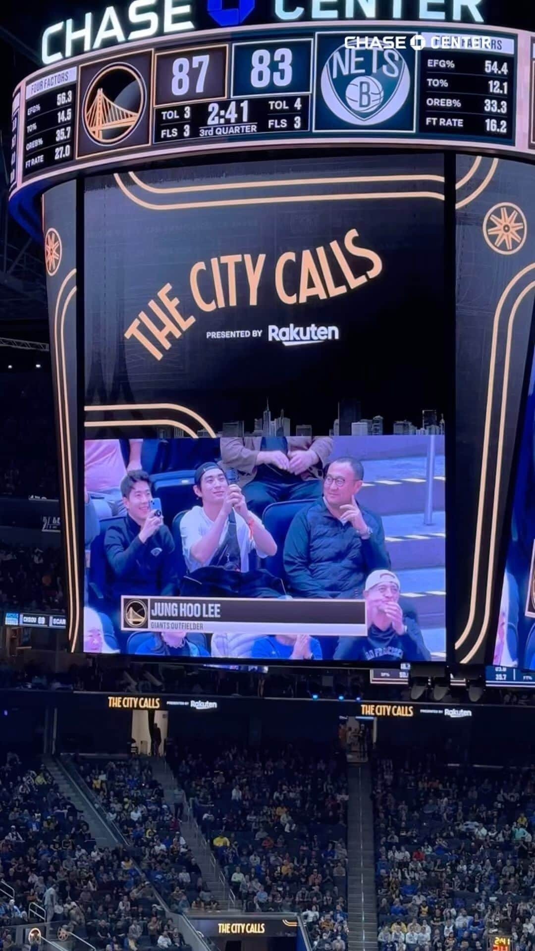 サンフランシスコ・ジャイアンツのインスタグラム：「New @sfgiants outfielder Jung Hoo Lee gets a warm welcome from Dub Nation at tonight’s game   Welcome to The Bay, Jung Hoo 🧡  #BayAreaUnite」