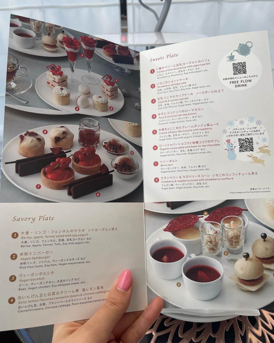 エリカ・セイラさんのインスタグラム写真 - (エリカ・セイラInstagram)「Vegan Winter Afternoon Tea at @tokyomarriott 🍓  #ヴィーガンアフタヌーンティー #ヴィーガン #ベジタリアン #vegan #vegetarian #vegansweets  #アフタヌーンティー #インフルエンサー #ヘルシー #ダイエット  #hightea #ヴィーガンスイーツ #ヴィーガンカフェ #ヌン活 #アフヌン #ビーガン #東京グルメ #カフェ巡り #afternoontea #veganfood #マリオット #マリオットホテル #東京マリオットホテル #mariott #mariotthotel #glutenfree #グルテンフリー #アフタヌーンティー東京 #クリスマスケーキ #クリスマスアフタヌーンティー」12月17日 13時07分 - erica_sarah_