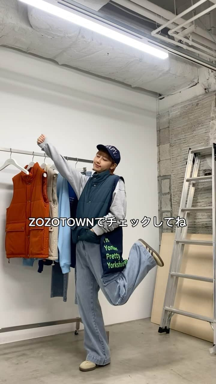 CIAOPANIC TYPYのインスタグラム：「本日よりZOZOTOWNにて先行予約スタートの ユニセックスアイテムでのコーデを組んでみたよ！  ZOZOTOWNで全色チェックしてください👦🏻✨  #ciaopanictypy#チャオパニックティピー#メンズライクコーデ#カジュアルコーデ#メンズライク女子#ユニセックス#ユニセックスコーデ#ベストコーデ#ベスト#スウェット#デニム#デニムパンツ#カーゴパンツ#ワイドデニム#スニーカー#スニーカーコーデ#キャップ#帽子#トートバッグ#着回しコーデ#シティーボーイ#韓国ストリート#韓国ファッション」