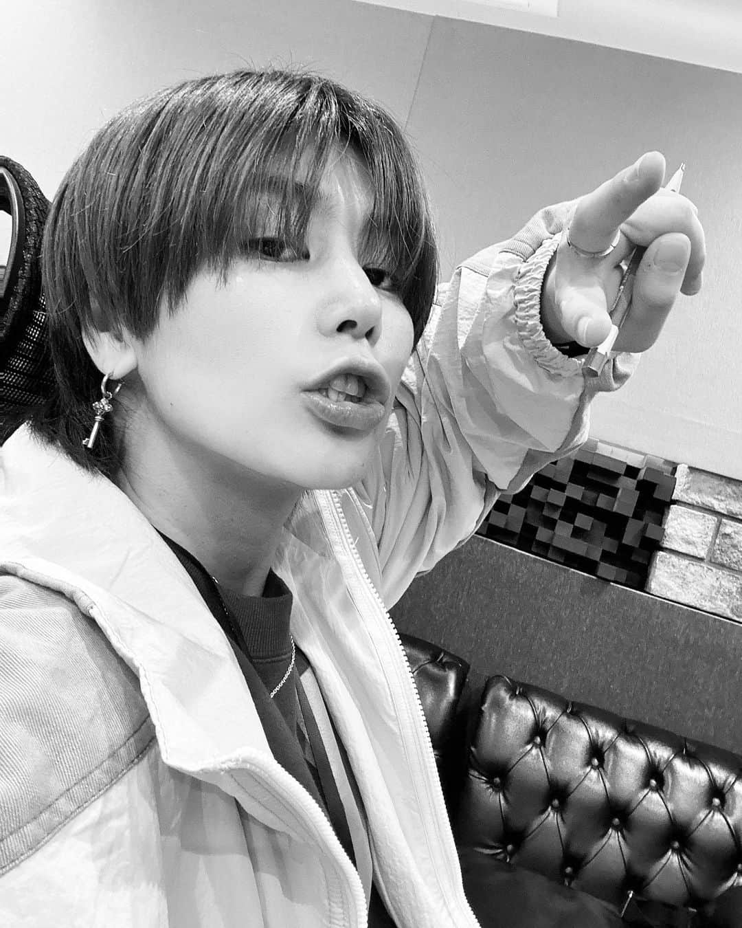 ZYUN.のインスタグラム：「REC三昧。 ほんと、歌ってくれるアーティストの皆んなに感謝。 音一緒にツクッテくれる、奏でてくれるクリエティブ仲間に感謝。 尊敬。  幸せ！！」