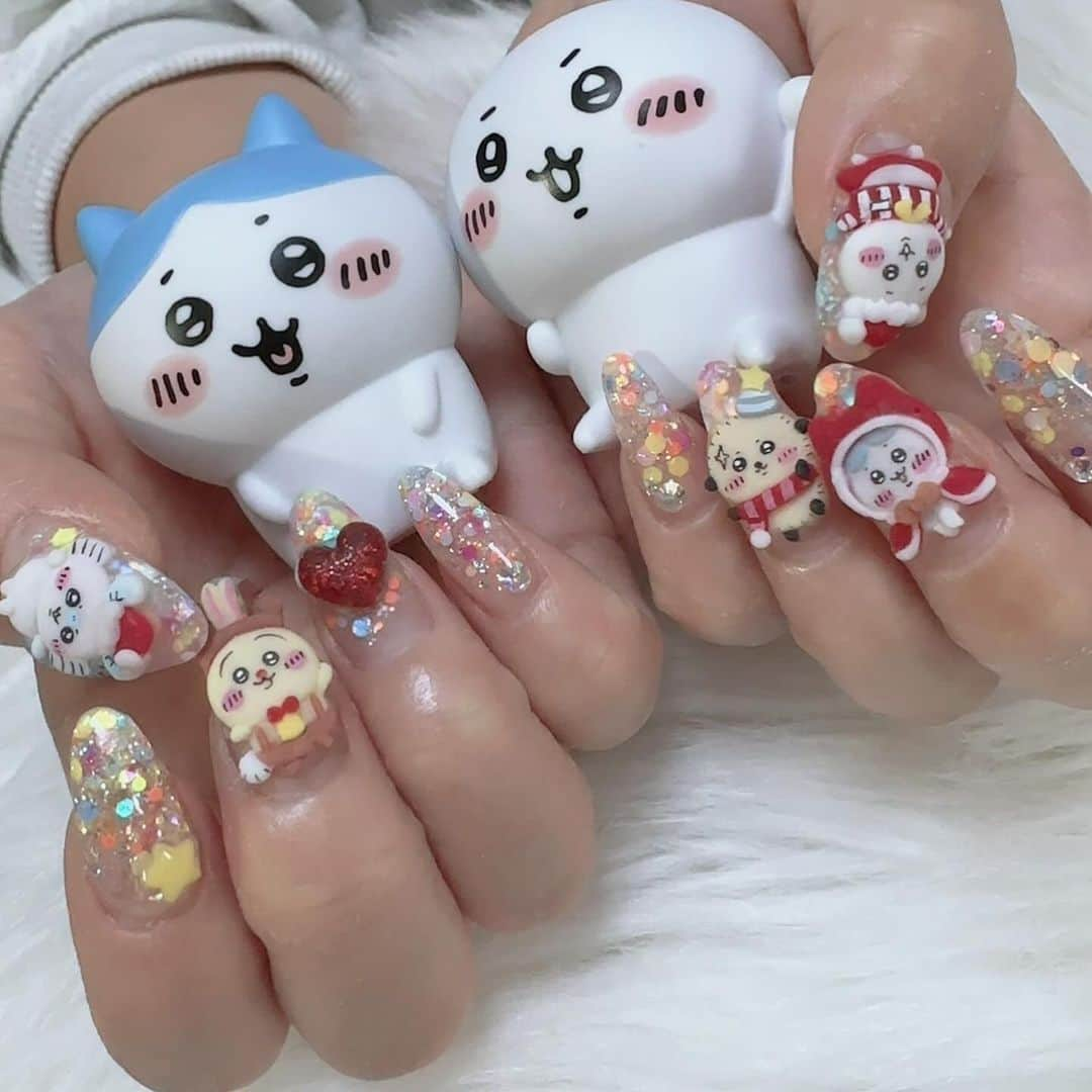 香織のインスタグラム：「ちいかわクリスマスとちいかわレストラン❤︎  #nail#ちいかわ#ちいかわネイル#モモンガ#モモンガネイル#ちいかわレストラン#キャラネイル#大阪ネイルサロン#岸和田ネイルサロン#3Dネイル#吉伊卡哇#먼작귀」