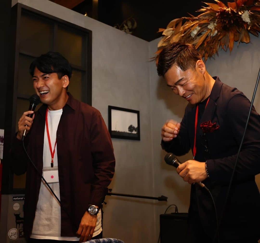 千代勝正のインスタグラム：「D.D.R.10周年、おめでとうございます🎉  パーティーご参加の皆様、そしていつもD.D.Rを支えて下さる会員の皆様、本当にありがとうございます！  オーナーの瀧井社長とは、語り尽くせない歴史があります。 最近では、D.D.Rから巣立ったドライバーやエンジニア達が各方面で活躍してる話を聞けて嬉しい限りです。  これからも、D.D.Rをよろしくお願い致します！」