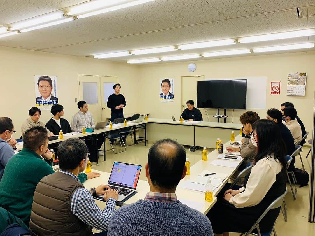 平井卓也のインスタグラム：「Had a great discussion with local entrepreneurs thinking of starting new businesses. We shared valuable insights on digitalization, impact startups, the latest on web3 and DAOs, My Number cards, and tax reforms. Thank you all for the enriching exchange. #takuyahirai」