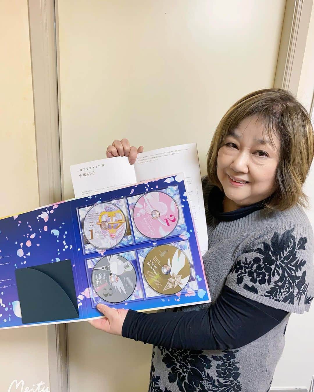 小坂明子のインスタグラム：「一足早く届きました❣️ 劇場版「美少女戦士セーラームーンCosmos」Blu-ray＆DVD 2023年12月20日発売‼️ プックレットのインタビューも読んでね〜」