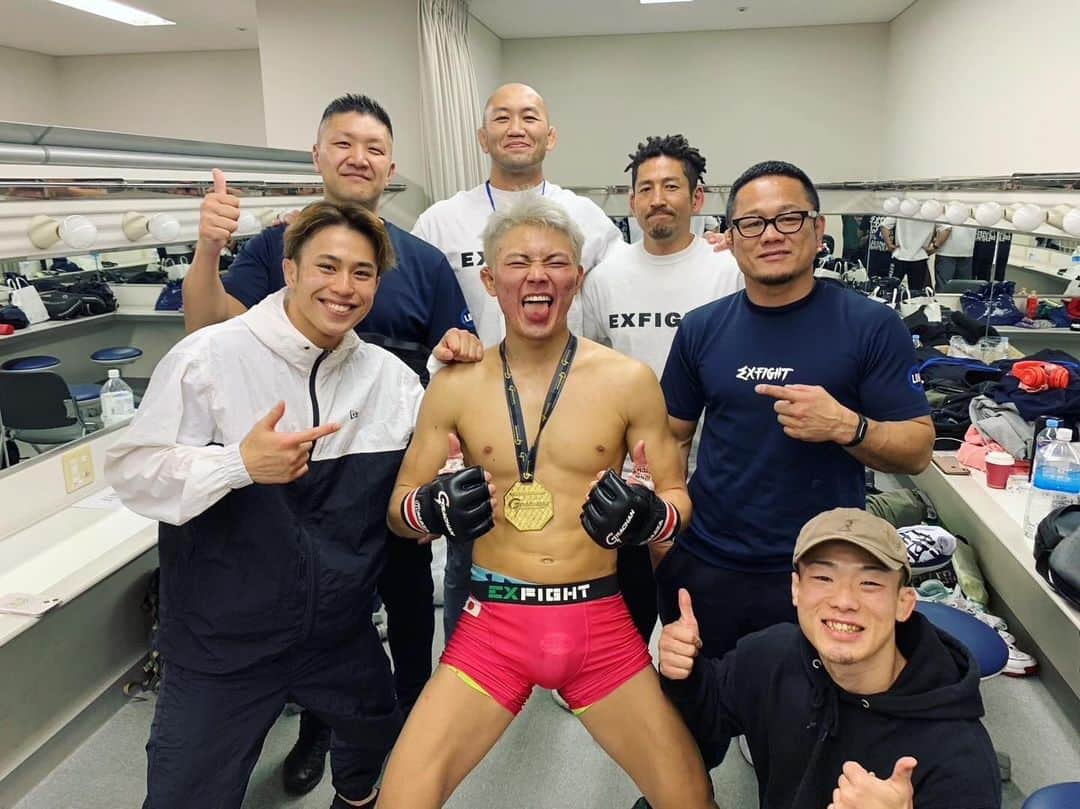 岡見勇信さんのインスタグラム写真 - (岡見勇信Instagram)「本日はGRACHAN！！ 中村京一郎、1ラウンドTKO勝利🏅 強く、かっこよかった✨ おめでとう‼️  #grachan #mma #ldh #exfight #格闘dreamers #中村京一郎」12月17日 16時59分 - _yushin_okami_