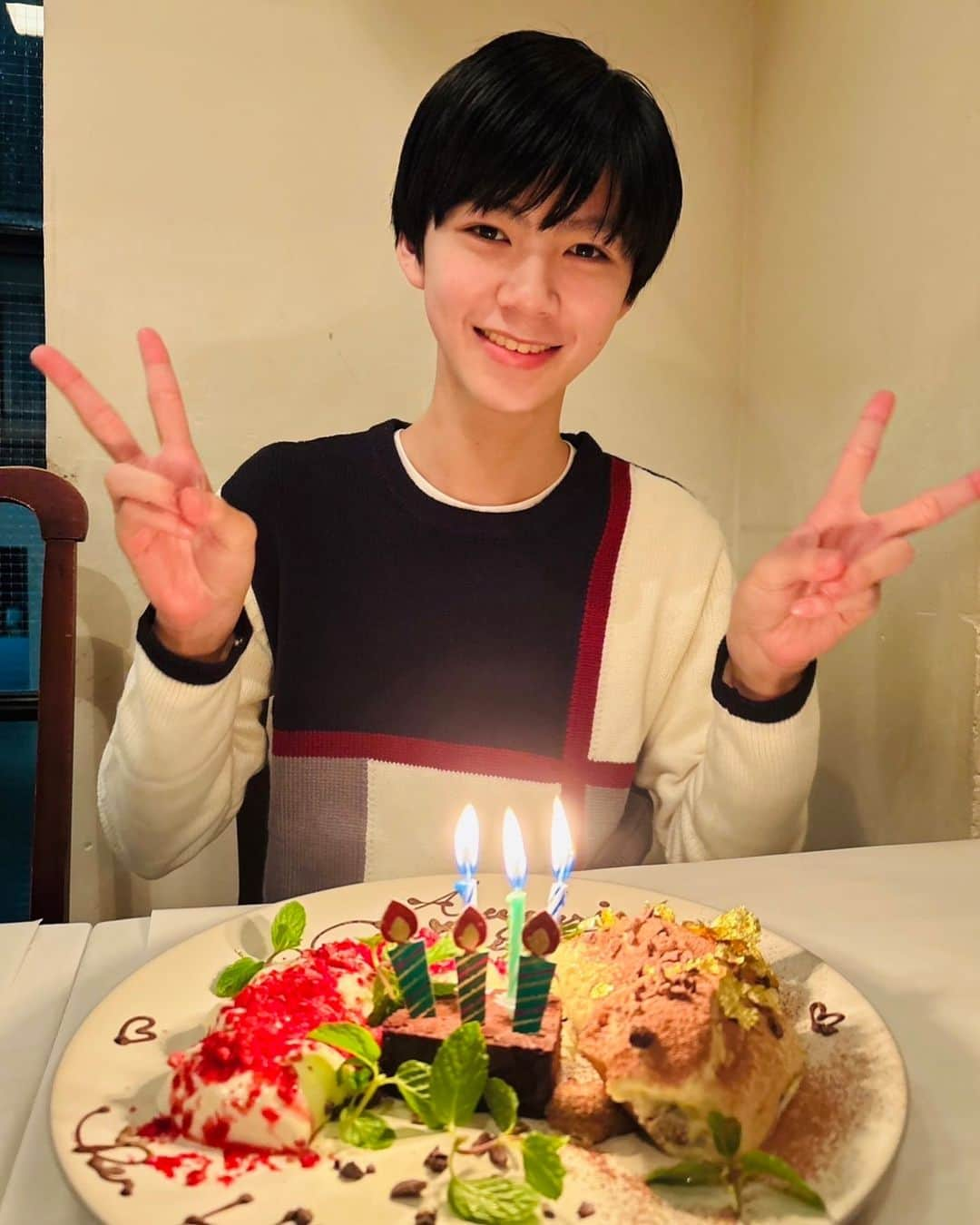 白鳥晴都のインスタグラム：「今日で16歳になりました😊 気づけば、あっという間の1年でした‼️ 16歳も1日1日を大切に、笑顔いっぱいの1年にしたいです✨ これからも皆さんに見て頂けるよう頑張るので、応援よろしくお願いします🤗  #お誕生日 #ハッピーバースデー #16歳 #応援よろしくお願いします #白鳥晴都」