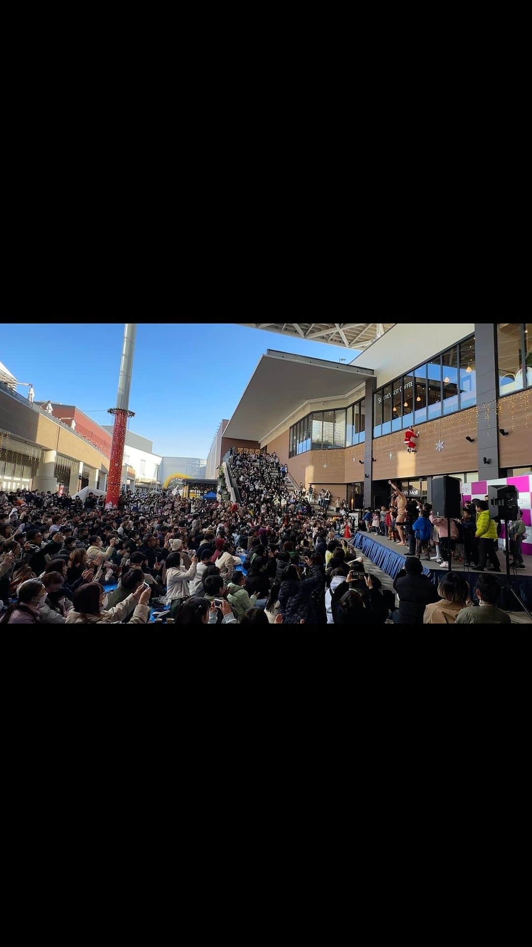 小島よしおのインスタグラム：「2ステージ目も大いに盛りあがりました。 イオンモールピヤ崎。」