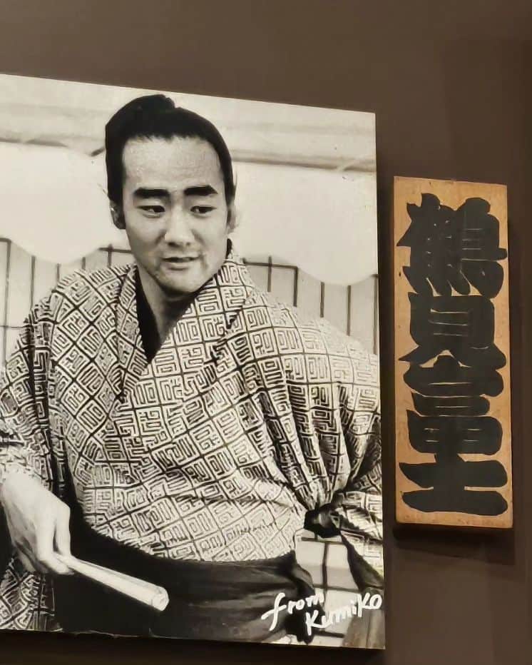 ピーターさんのインスタグラム写真 - (ピーターInstagram)「今年最後のバケーション♥️ 着きました‼️  バケレンのコンドにチェックインして、そのままゴルフ⛳(笑)  ワイアラエCC‼️  １月のソニーオープンに備えて、ラフが深くて、なかなかボールを見つけられない(爆)  寝不足のボロボロな身体は、  「安藤」の焼鳥ともつ鍋で、癒されました。 オーナーシェフの安藤さんは… 元お相撲さんの「鶴見富士」  安藤さんの笑顔が大好きです❤️  　　　　　慎之介 in Hawaii ‼️  #ピーター #池畑慎之介 #バケーション #ハワイ #焼鳥 #安藤 #ワイアラエcc #ドクター三木」12月17日 17時29分 - oziba1952