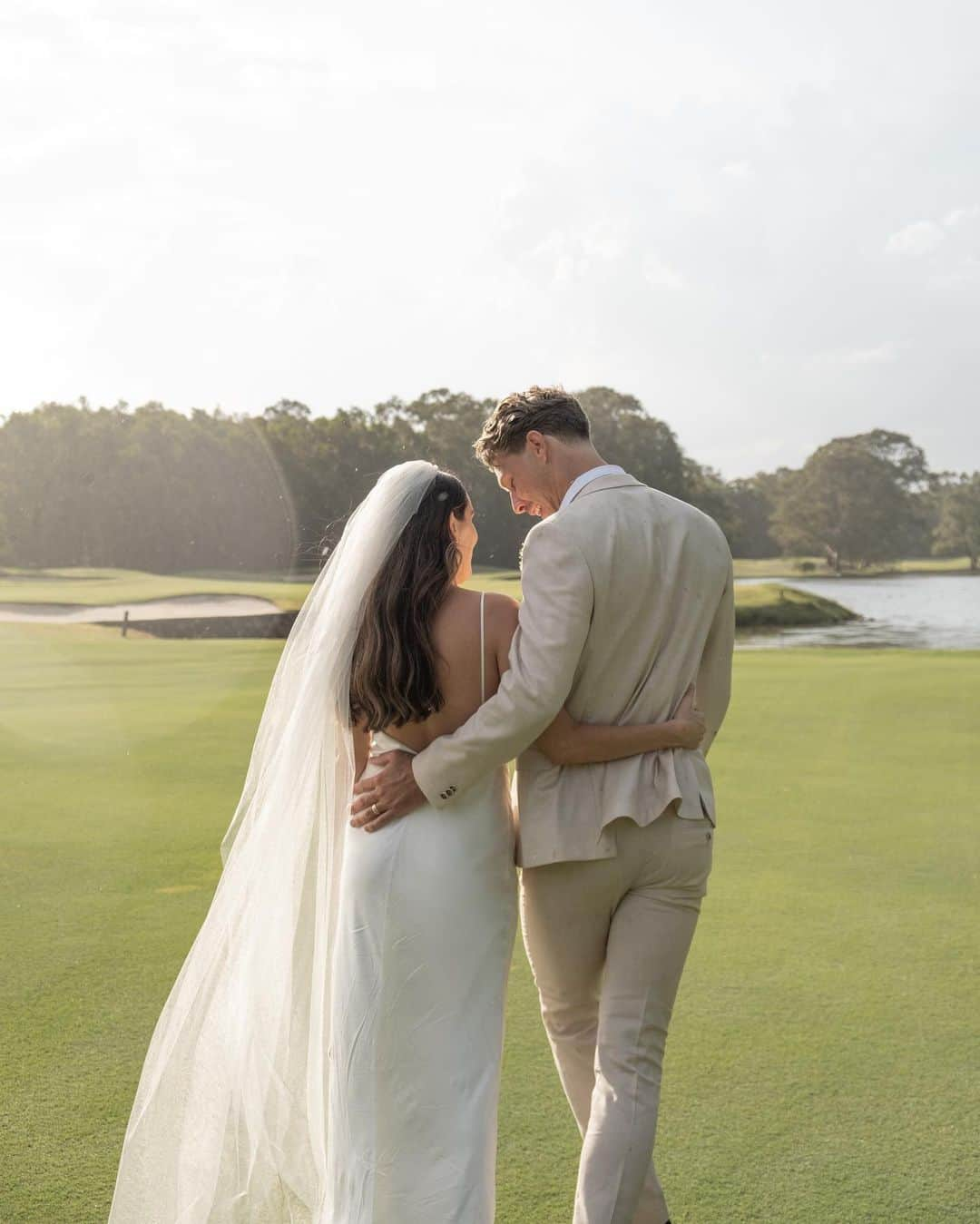 ジェイク・パッカードのインスタグラム：「Mr & Mrs Packard  Thank you to our amazing friend @jayehendrick for capturing our unforgettable moments.」