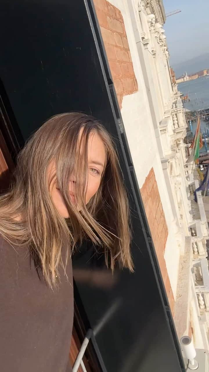 マリア・シャラポワのインスタグラム：「Venezia in December ✨🧳」