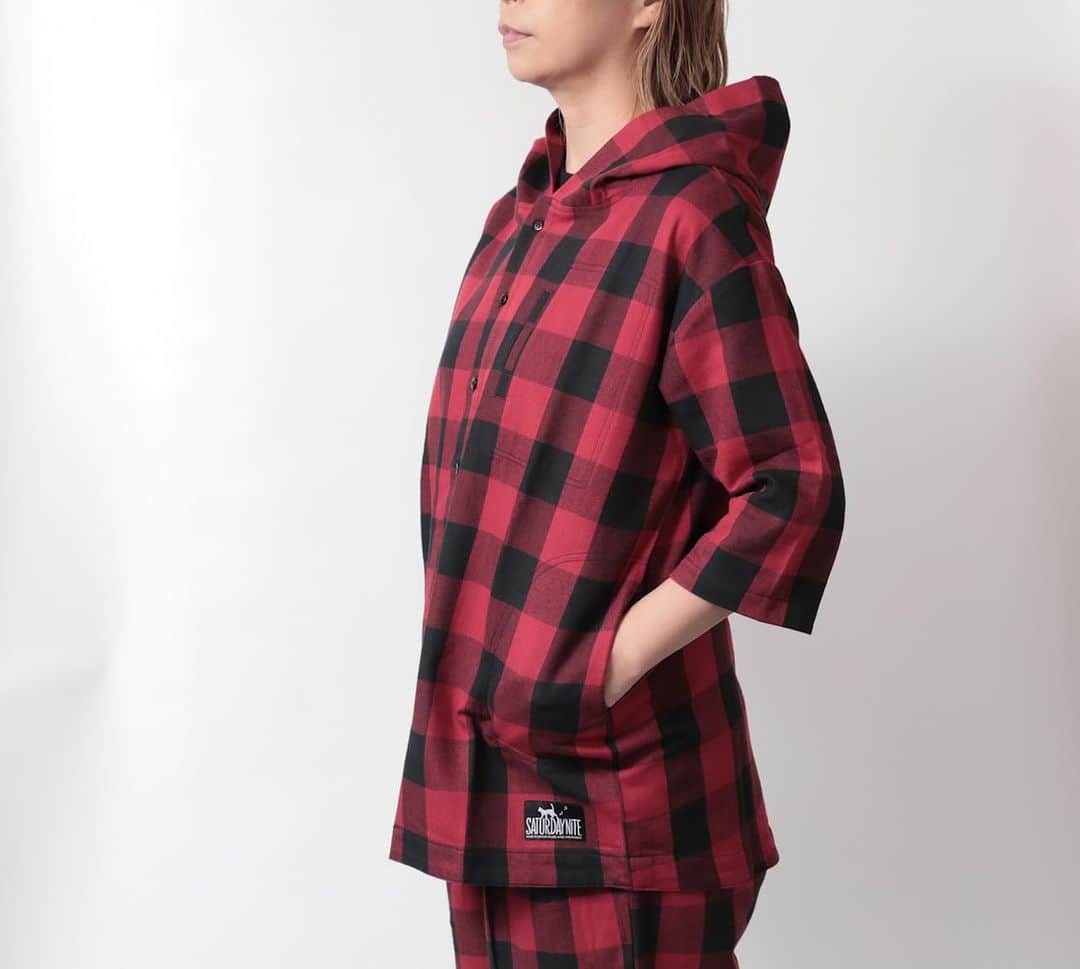 白鳥雪之丞さんのインスタグラム写真 - (白鳥雪之丞Instagram)「SATURDAY NiTE-BLOCK CHECK HOOD SHIRTS ¥22.000(tax in)  全6色、2サイズ展開、上質な生地を使用、着心地も良く、シャツブルゾンとして使って頂ける仕様です  引き続き店頭、official webshopにて販売中ですが各色、各サイズ、間も無く完売になります。  再入荷はございませんので宜しくお願い致します!!  https://tears-of-swan.shop-pro.jp/?pid=177450091 (webshopオーダー分、明日発送)  @tears_of_swan  #saturdaynite #hoodshirt  #blockcheckshirt  #blockcheck」12月17日 17時58分 - yukinojoeshiratori