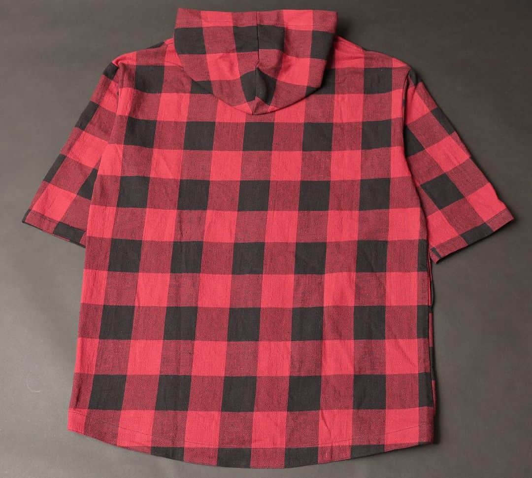白鳥雪之丞さんのインスタグラム写真 - (白鳥雪之丞Instagram)「SATURDAY NiTE-BLOCK CHECK HOOD SHIRTS ¥22.000(tax in)  全6色、2サイズ展開、上質な生地を使用、着心地も良く、シャツブルゾンとして使って頂ける仕様です  引き続き店頭、official webshopにて販売中ですが各色、各サイズ、間も無く完売になります。  再入荷はございませんので宜しくお願い致します!!  https://tears-of-swan.shop-pro.jp/?pid=177450091 (webshopオーダー分、明日発送)  @tears_of_swan  #saturdaynite #hoodshirt  #blockcheckshirt  #blockcheck」12月17日 17時58分 - yukinojoeshiratori