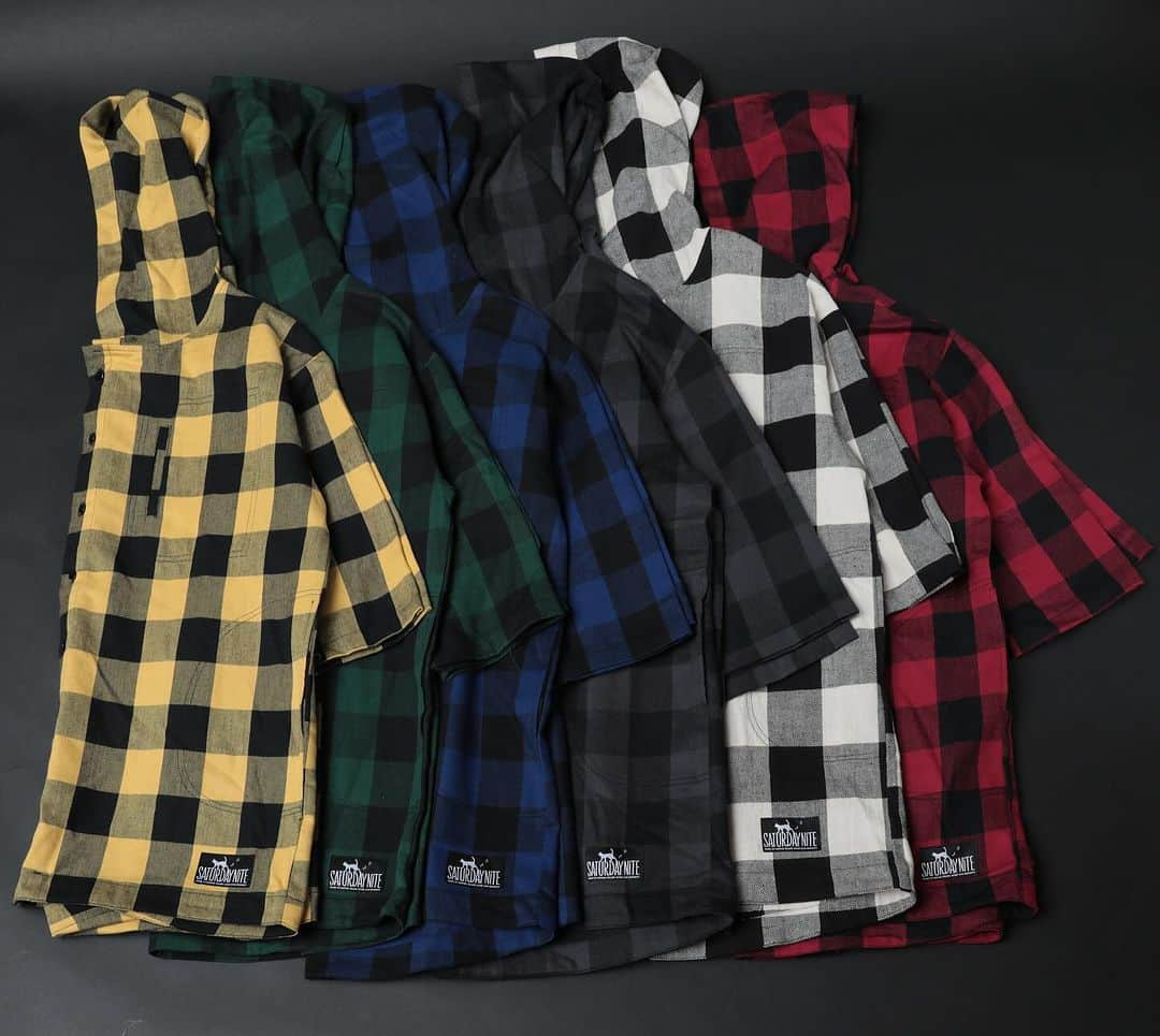 白鳥雪之丞のインスタグラム：「SATURDAY NiTE-BLOCK CHECK HOOD SHIRTS ¥22.000(tax in)  全6色、2サイズ展開、上質な生地を使用、着心地も良く、シャツブルゾンとして使って頂ける仕様です  引き続き店頭、official webshopにて販売中ですが各色、各サイズ、間も無く完売になります。  再入荷はございませんので宜しくお願い致します!!  https://tears-of-swan.shop-pro.jp/?pid=177450091 (webshopオーダー分、明日発送)  @tears_of_swan  #saturdaynite #hoodshirt  #blockcheckshirt  #blockcheck」