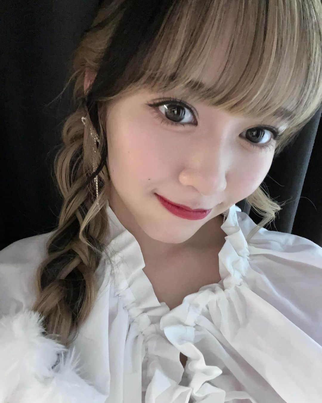@onefive（ワンファイブ）さんのインスタグラム写真 - (@onefive（ワンファイブ）Instagram)「KANOです🌹💎  15VIBES見てくれたー??✊🏻 クリスマス仕様の衣装の真っ赤な衣装も編み込みした髪型もお気に入り🎅🏻❤️‍🔥 沢山YouTube見てね😊💫  #15VIBES #onefive_KANO #onefive」12月17日 19時00分 - official.onefive