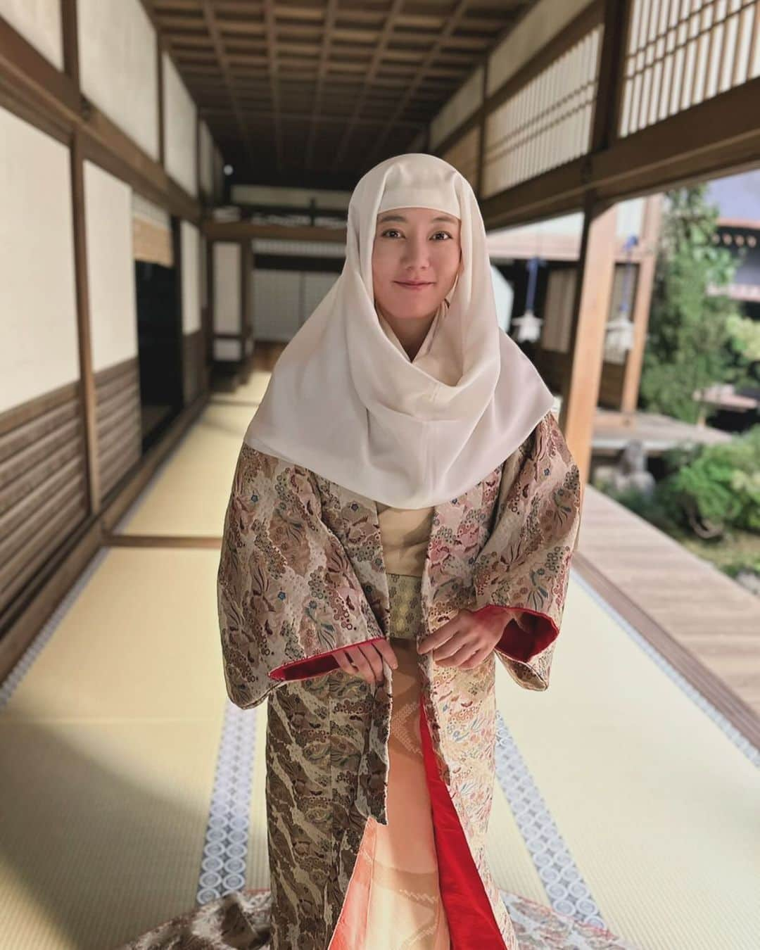 鈴木杏のインスタグラム：「「大奥」も最終回を迎え(素晴らしかった😭)、今夜は「どうする家康」が最終回です✨「大奥」はSeason2最初の3話、「どうする家康」はラスト2話、どちらも重要な回に参加できて光栄でした。  スタッフのみなさま、キャストのみなさま、そしてともに並走してくださった視聴者のみなさまに、大きな拍手を👏🏻👏🏻👏🏻👏🏻👏🏻  #大奥シーズン2 #どうする家康」