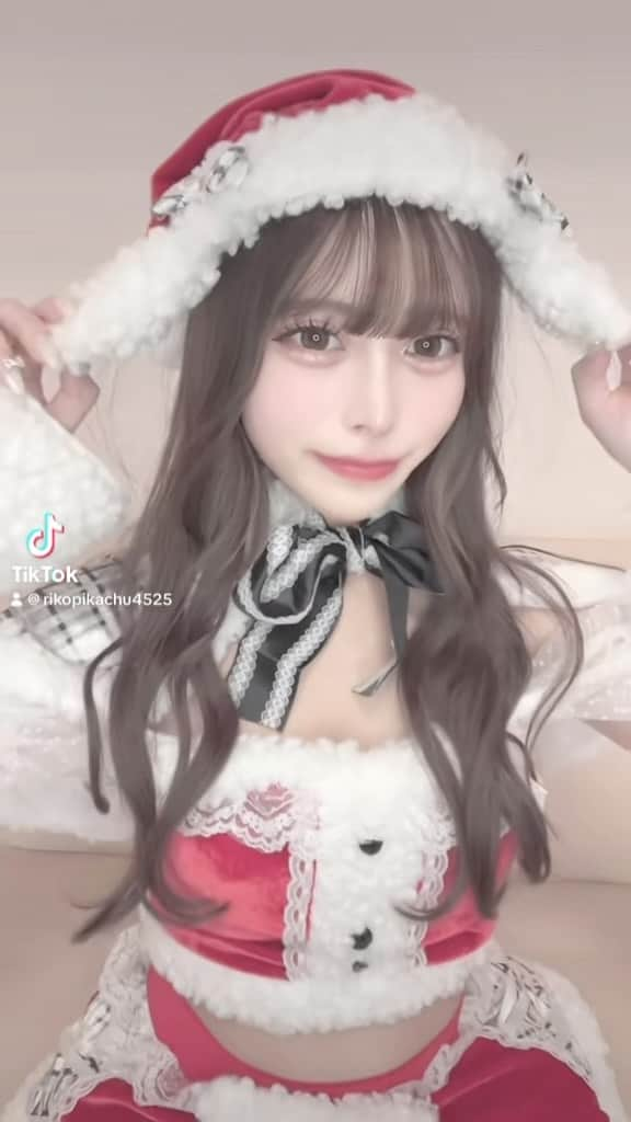 りこぴんのインスタグラム：「サンタコス❄️🎅  #santa #cristmas #サンタコス #サンタコスプレ #malymoon #マリームーン #コスプレ #コスプレ女子 #コスプレイヤー #ポートレート #日本人 #japan #japanesegirl」