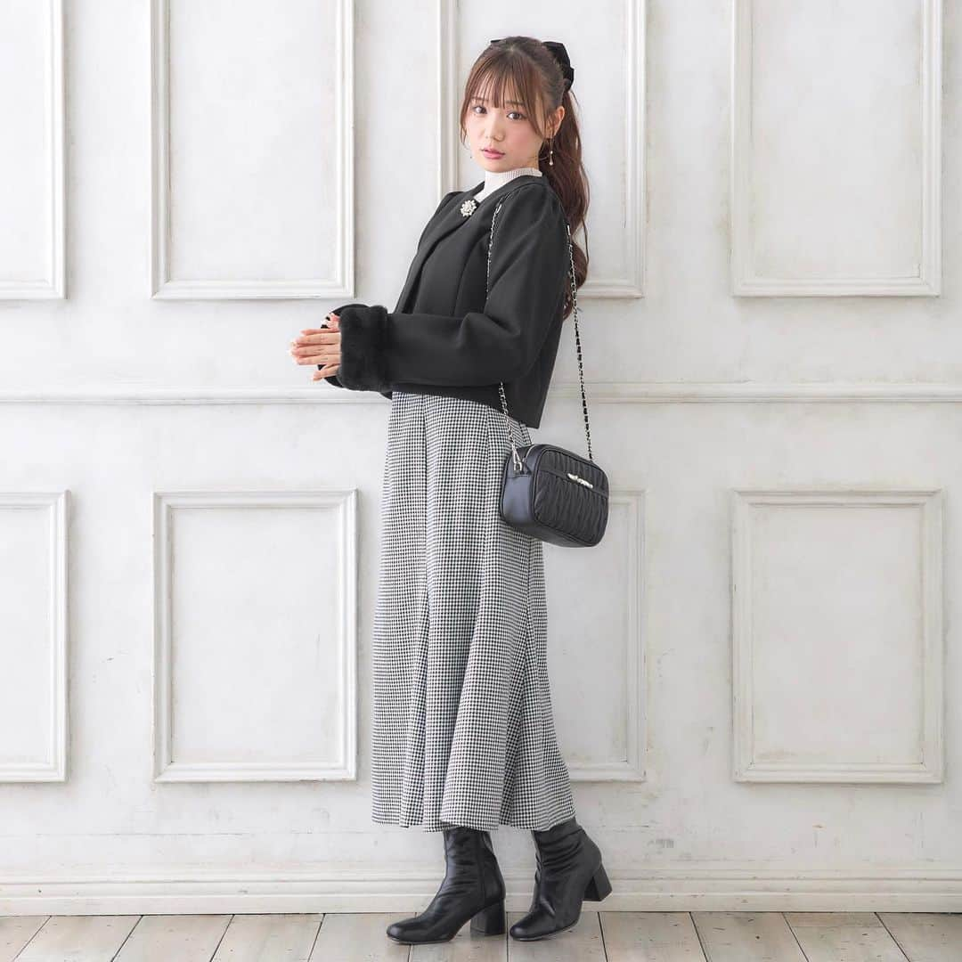 INGNI STOREさんのインスタグラム写真 - (INGNI STOREInstagram)「【 christmas recommend item♡ 】 ⁡ ⁡ ⁡ ⁡ ⁡ 寒くなりそうな今年のクリスマス･:*❄︎ ⁡ INGNIでは暖かくて可愛いアウターを たくさんご用意しております🤍 ⁡ クリスマスのお出かけはもちろん プレゼントや推し活にもおすすめです💐 ⁡ ぜひチェックしてみてね♡ ⁡  ┈┈┈┈┈┈┈┈┈┈┈┈┈┈┈┈┈┈┈┈┈┈┈ ⁡ ⁡ 〈INGNIコーデを大募集♡〉 @ingnistoreと#ingniコーデ のタグをつけて投稿していただいた方の中から、随時公式アカウント・公式通販サイトにてご紹介させていただきます‼︎ ⁡ ⁡ ⁡ #INGNI #2023aw #アウター #アウターコーデ #コート #ジャケット #ファー #トレンチコート #ケープコート 　　　　　　　　　 ⁡ ⁡」12月17日 18時37分 - ingnistore