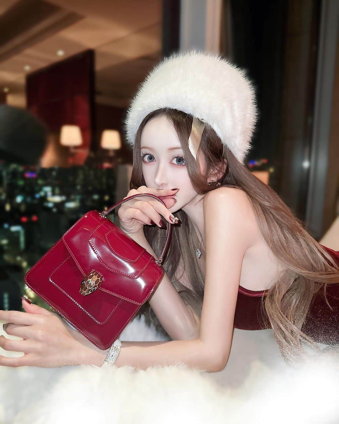 MARIのインスタグラム：「I feel winter in the air @bulgari ...🎄❤️🐍」