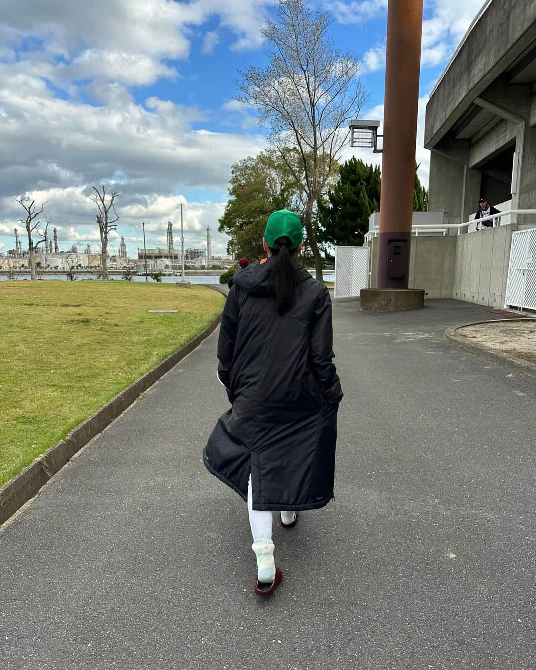 山下美月さんのインスタグラム写真 - (山下美月Instagram)「下剋上球児 最終話 本日よる9時からです！  猛暑の中8月から始まった撮影でしたが 寒空の下越山Tシャツの中にカイロを仕込んで、 12月にクランクアップを迎えました  キャストやスタッフの皆さんの熱量は勿論のこと、沢山のエキストラの皆さんにもご協力いただきながら ドラマ制作にはこんなにも多くの人々の心が込められているんだなと 日々感動していました  初めての経験が沢山の素敵な現場に出会えてとても幸せでした！ 最後までよろしくお願い致します！」12月17日 19時02分 - mizuki.yamashita.official