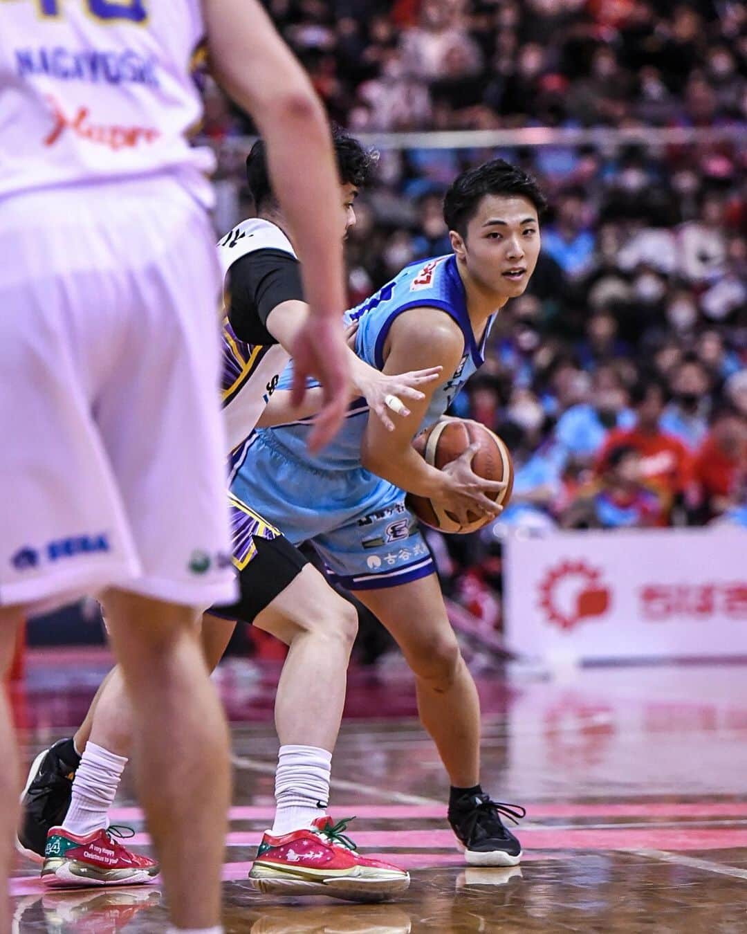 千葉ジェッツさんのインスタグラム写真 - (千葉ジェッツInstagram)「試合風景📸  B.LEAGUE2023-24 vs. SR渋谷 🏀試合終了🏀 千葉J 89-75 SR渋谷  #一勝一敗 #痛み分け #貴重な勝利 #次節はアウェー戦 #chibajets #Bリーグ #千葉ジェッツ #バスケ #basketball #portrait  #photograph #ジェッツ写真部 #レンズ越しの世界 #応炎 #ありがとうございました」12月17日 19時03分 - chibajets_official