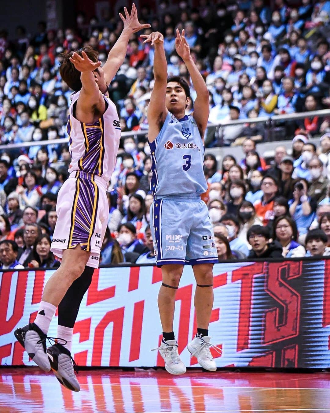 千葉ジェッツさんのインスタグラム写真 - (千葉ジェッツInstagram)「試合風景📸  B.LEAGUE2023-24 vs. SR渋谷 🏀試合終了🏀 千葉J 89-75 SR渋谷  #一勝一敗 #痛み分け #貴重な勝利 #次節はアウェー戦 #chibajets #Bリーグ #千葉ジェッツ #バスケ #basketball #portrait  #photograph #ジェッツ写真部 #レンズ越しの世界 #応炎 #ありがとうございました」12月17日 19時03分 - chibajets_official