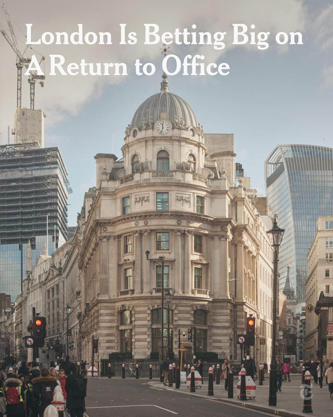 ニューヨーク・タイムズのインスタグラム：「The City of London, Britain’s historic financial district, is transforming its skyline with “best in class” office towers. But will the district be able to entice workers to come back to the office?   The City of London Corporation, the district’s governing body, has approved 10 new office towers, including one that will exceed the height of all others in the area, known locally as the Square Mile. Altogether, more than five million square feet of office space is under construction, with another five million square feet in the pipeline.  The plans are a huge bet on the future of the workplace after two major shocks to the commercial real estate sector: the Brexit referendum, which derailed development plans, and the pandemic lockdowns that left the city’s streets deserted.  Read more about the London financial district’s big bet at the link in our bio. Photos by @terrygrahamphoto」