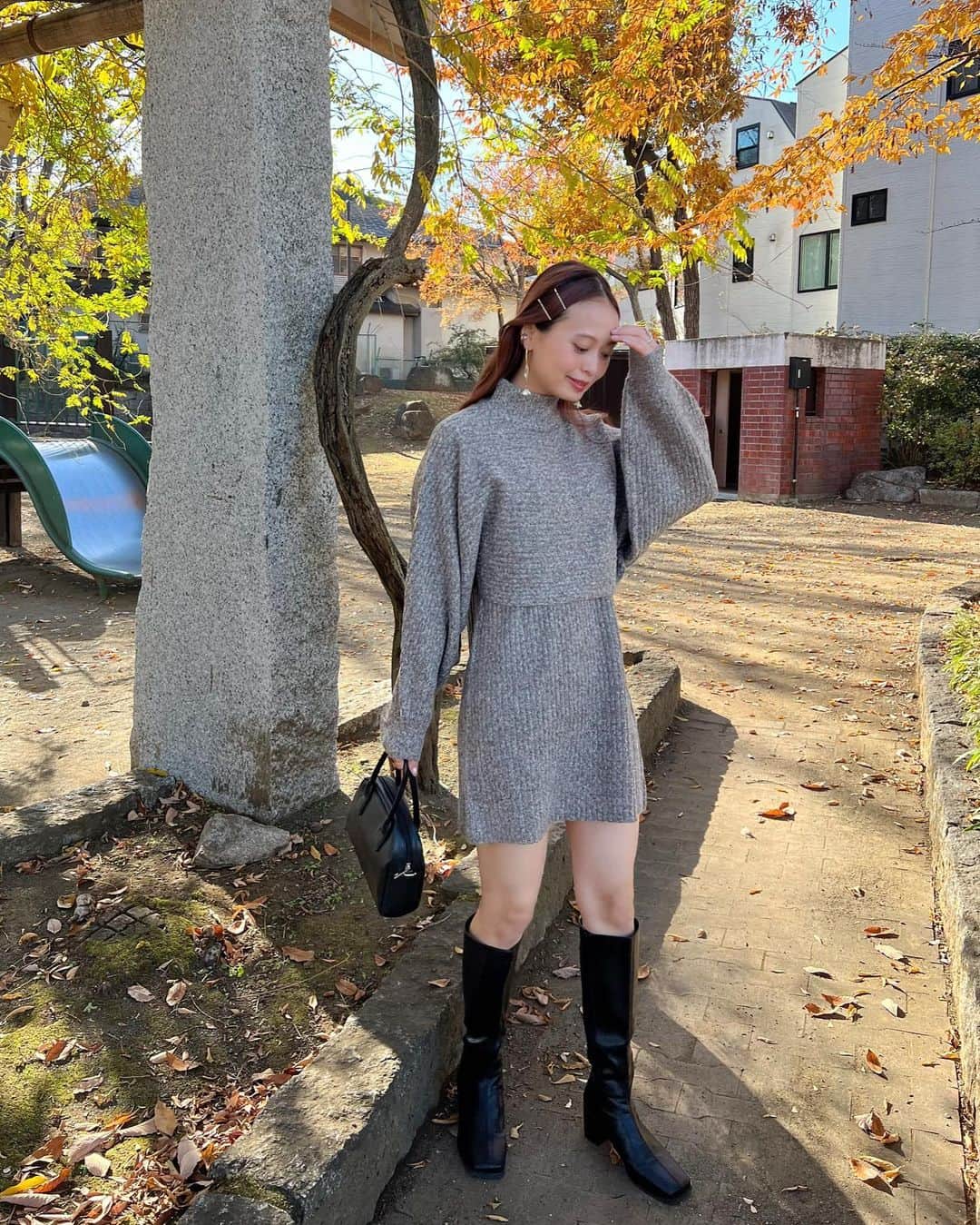 榊本麻衣さんのインスタグラム写真 - (榊本麻衣Instagram)「𓂃𓈒𓏸︎︎︎︎ ❤︎ ⁡ ⁡ この間の暖かかった日☀️ ⁡ ワンピースの丈感とロングブーツの バランスめっちゃ好き🧡🧡 ⁡ それと @saki_felice の展示会ゲットしたばかりの ピアスと指輪もつけたよ💍!! 可愛いでしょ♡ ⁡ ⁡ knit： @momentplus.official  pierce&ring： @saki_felice @sakiii049  earcuff： @joueteofficial  bag： @bonlecill_official  boots： @lily02tbt @orientaltraffic_official  ⁡ ⁡ #mai___fashion #mai___code #コーデ #コーディネート #fashion #ファッション #カジュアル #カジュアルコーデ  #大人カジュアル #大人女子 #大人可愛い #きれいめカジュアル #カフェ #都内カフェ巡り #カフェ巡り #秋コーデ #秋冬コーデ #冬コーデ #momentplus #モーメントプラス #甘めカジュアル」12月17日 20時59分 - maipipii