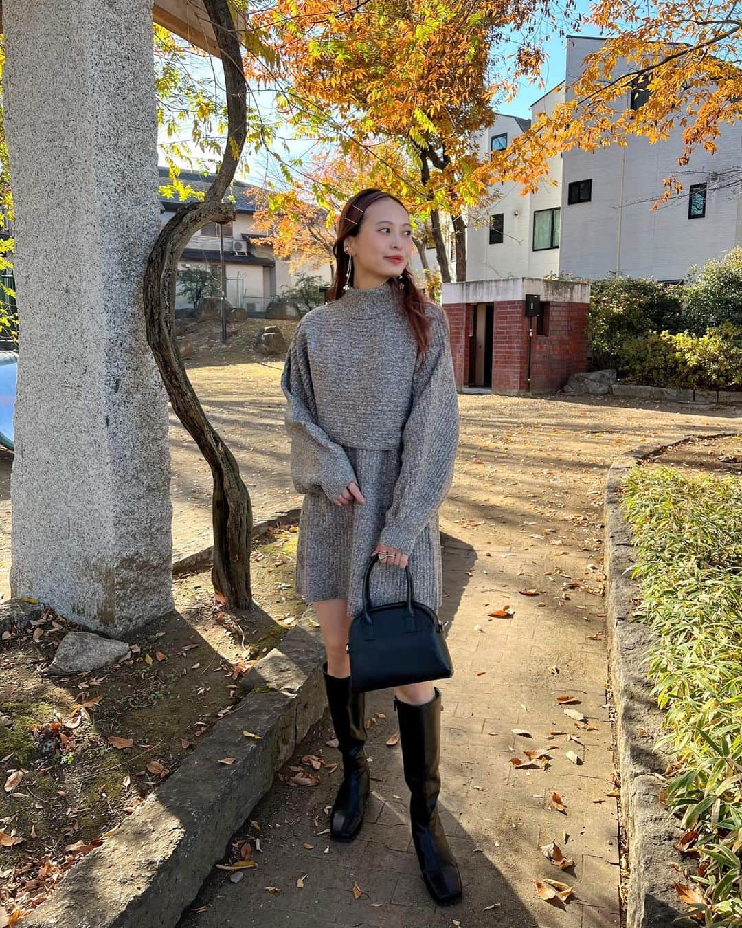 榊本麻衣さんのインスタグラム写真 - (榊本麻衣Instagram)「𓂃𓈒𓏸︎︎︎︎ ❤︎ ⁡ ⁡ この間の暖かかった日☀️ ⁡ ワンピースの丈感とロングブーツの バランスめっちゃ好き🧡🧡 ⁡ それと @saki_felice の展示会ゲットしたばかりの ピアスと指輪もつけたよ💍!! 可愛いでしょ♡ ⁡ ⁡ knit： @momentplus.official  pierce&ring： @saki_felice @sakiii049  earcuff： @joueteofficial  bag： @bonlecill_official  boots： @lily02tbt @orientaltraffic_official  ⁡ ⁡ #mai___fashion #mai___code #コーデ #コーディネート #fashion #ファッション #カジュアル #カジュアルコーデ  #大人カジュアル #大人女子 #大人可愛い #きれいめカジュアル #カフェ #都内カフェ巡り #カフェ巡り #秋コーデ #秋冬コーデ #冬コーデ #momentplus #モーメントプラス #甘めカジュアル」12月17日 20時59分 - maipipii