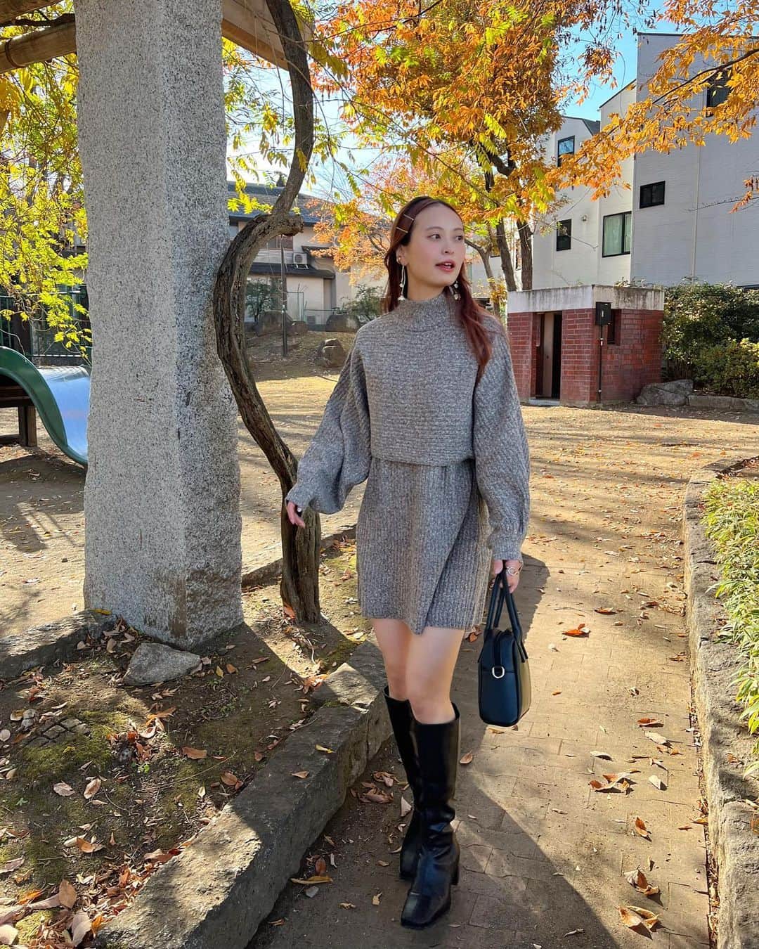 榊本麻衣さんのインスタグラム写真 - (榊本麻衣Instagram)「𓂃𓈒𓏸︎︎︎︎ ❤︎ ⁡ ⁡ この間の暖かかった日☀️ ⁡ ワンピースの丈感とロングブーツの バランスめっちゃ好き🧡🧡 ⁡ それと @saki_felice の展示会ゲットしたばかりの ピアスと指輪もつけたよ💍!! 可愛いでしょ♡ ⁡ ⁡ knit： @momentplus.official  pierce&ring： @saki_felice @sakiii049  earcuff： @joueteofficial  bag： @bonlecill_official  boots： @lily02tbt @orientaltraffic_official  ⁡ ⁡ #mai___fashion #mai___code #コーデ #コーディネート #fashion #ファッション #カジュアル #カジュアルコーデ  #大人カジュアル #大人女子 #大人可愛い #きれいめカジュアル #カフェ #都内カフェ巡り #カフェ巡り #秋コーデ #秋冬コーデ #冬コーデ #momentplus #モーメントプラス #甘めカジュアル」12月17日 20時59分 - maipipii
