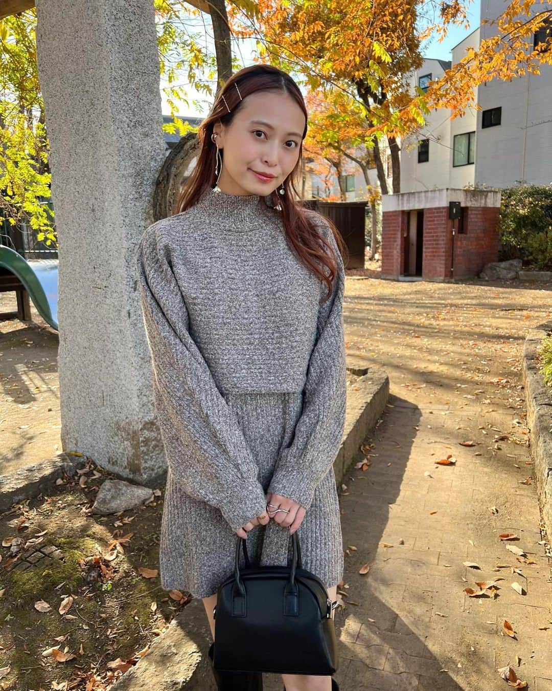 榊本麻衣さんのインスタグラム写真 - (榊本麻衣Instagram)「𓂃𓈒𓏸︎︎︎︎ ❤︎ ⁡ ⁡ この間の暖かかった日☀️ ⁡ ワンピースの丈感とロングブーツの バランスめっちゃ好き🧡🧡 ⁡ それと @saki_felice の展示会ゲットしたばかりの ピアスと指輪もつけたよ💍!! 可愛いでしょ♡ ⁡ ⁡ knit： @momentplus.official  pierce&ring： @saki_felice @sakiii049  earcuff： @joueteofficial  bag： @bonlecill_official  boots： @lily02tbt @orientaltraffic_official  ⁡ ⁡ #mai___fashion #mai___code #コーデ #コーディネート #fashion #ファッション #カジュアル #カジュアルコーデ  #大人カジュアル #大人女子 #大人可愛い #きれいめカジュアル #カフェ #都内カフェ巡り #カフェ巡り #秋コーデ #秋冬コーデ #冬コーデ #momentplus #モーメントプラス #甘めカジュアル」12月17日 20時59分 - maipipii