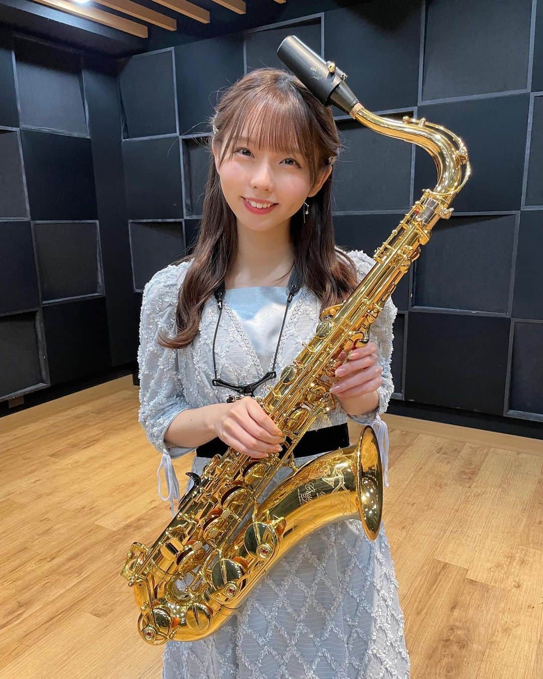 篠原望さんのインスタグラム写真 - (篠原望Instagram)「. 🎷🩵 . . 以前出演させていただいたクロサワ楽器さん主催の MusicConference!の時の🎼 . 2024年もサックス披露できる機会があるといいな♩¨̮ . . #サックス #テナーサックス #saxophone #saxplayer #ワンピースコーデ #snidel #スナイデル #ヘアアレンジ #くるりんぱアレンジ #ロングヘア #きれいめコーデ #outfitoftheday #ootd #instagood #japanesegirl #クロサワ楽器 #篠原望」12月17日 21時06分 - nozomi_920