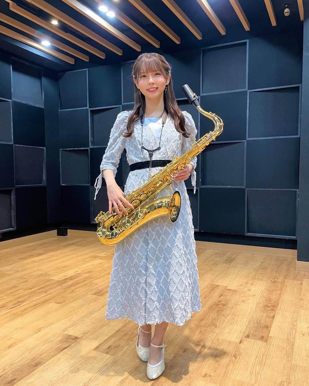 篠原望さんのインスタグラム写真 - (篠原望Instagram)「. 🎷🩵 . . 以前出演させていただいたクロサワ楽器さん主催の MusicConference!の時の🎼 . 2024年もサックス披露できる機会があるといいな♩¨̮ . . #サックス #テナーサックス #saxophone #saxplayer #ワンピースコーデ #snidel #スナイデル #ヘアアレンジ #くるりんぱアレンジ #ロングヘア #きれいめコーデ #outfitoftheday #ootd #instagood #japanesegirl #クロサワ楽器 #篠原望」12月17日 21時06分 - nozomi_920