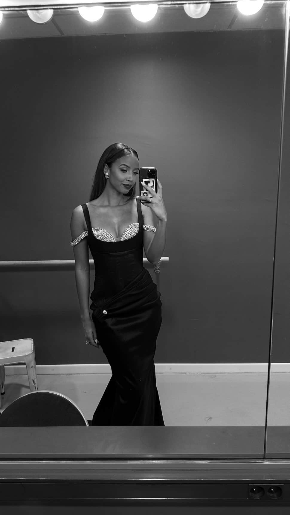 フローラ・コケレルのインスタグラム：「About yesterday ✨ Dress @walone  Bijoux @yeprem  MUA @lindzyparis  Hair @royalextension」